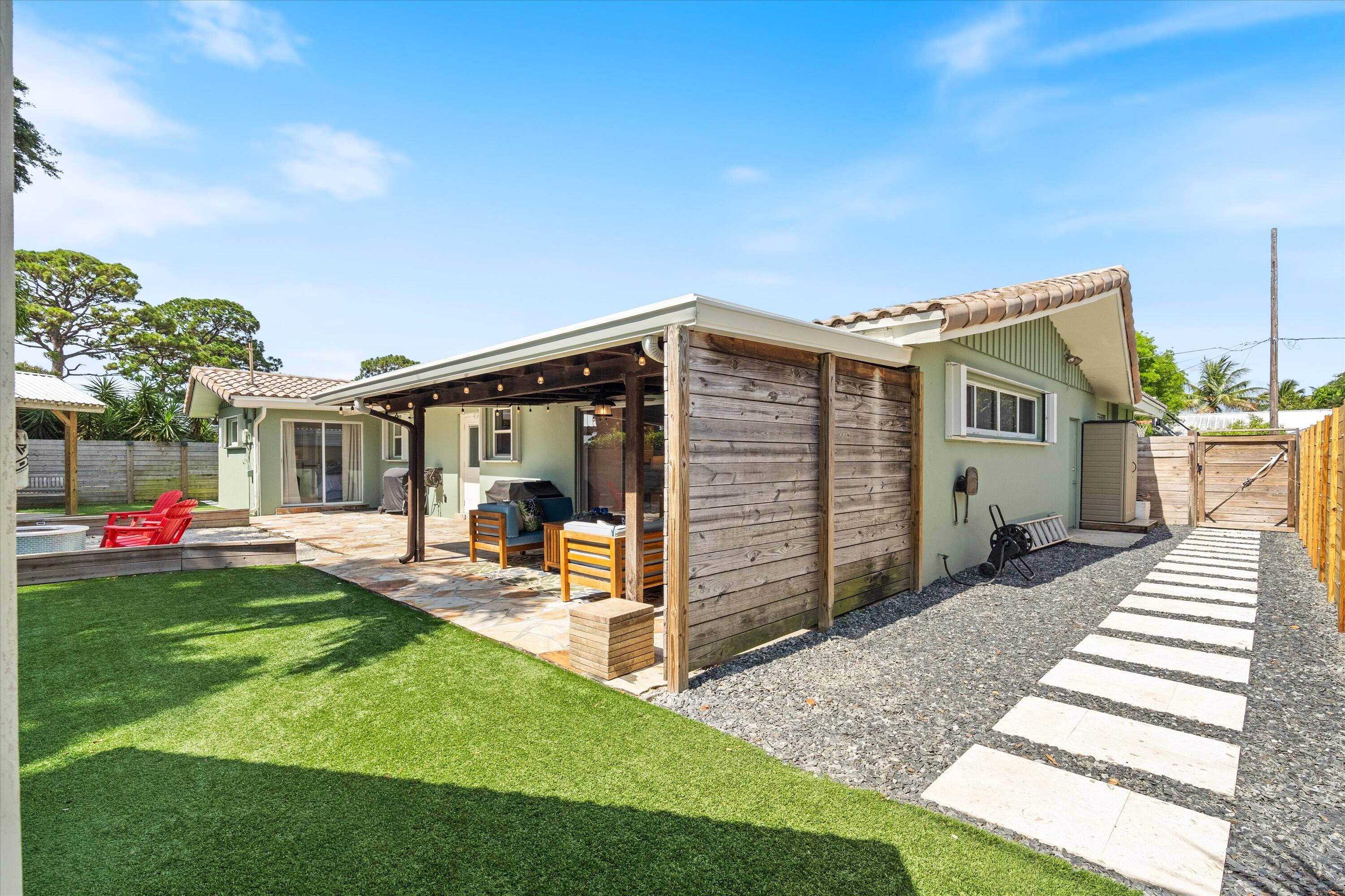 LAKE FLORESTA PARK - Residential