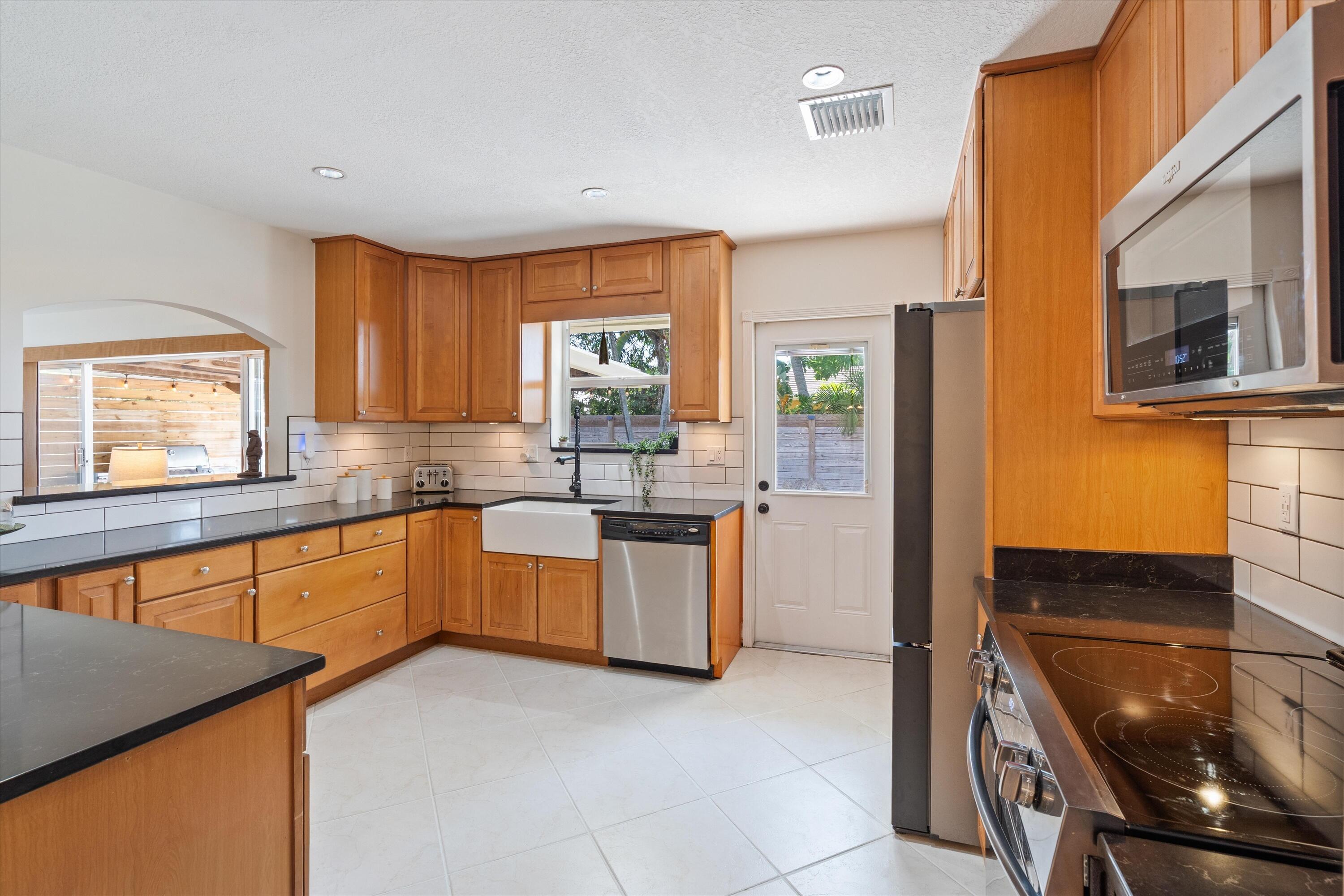 LAKE FLORESTA PARK - Residential