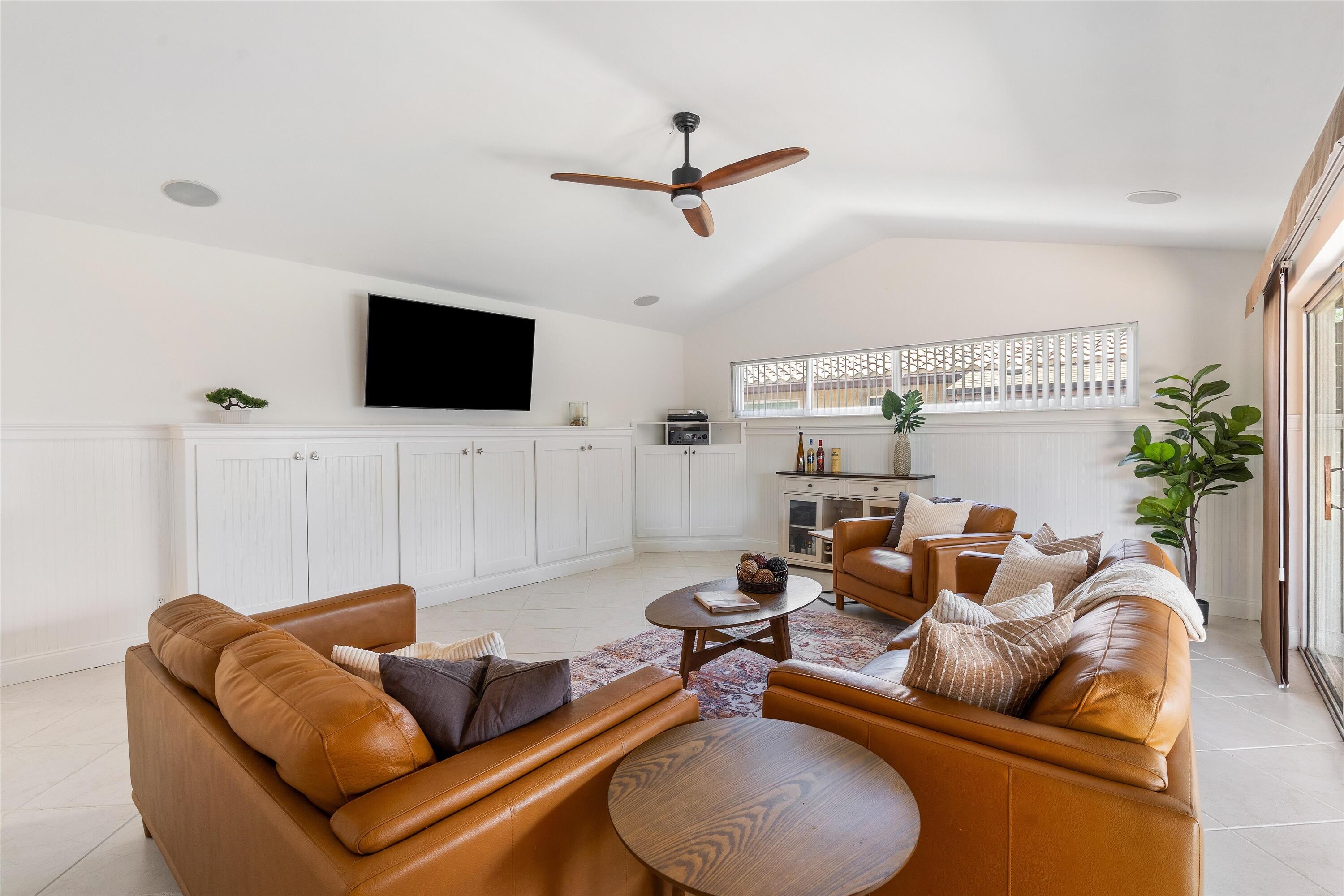 LAKE FLORESTA PARK - Residential