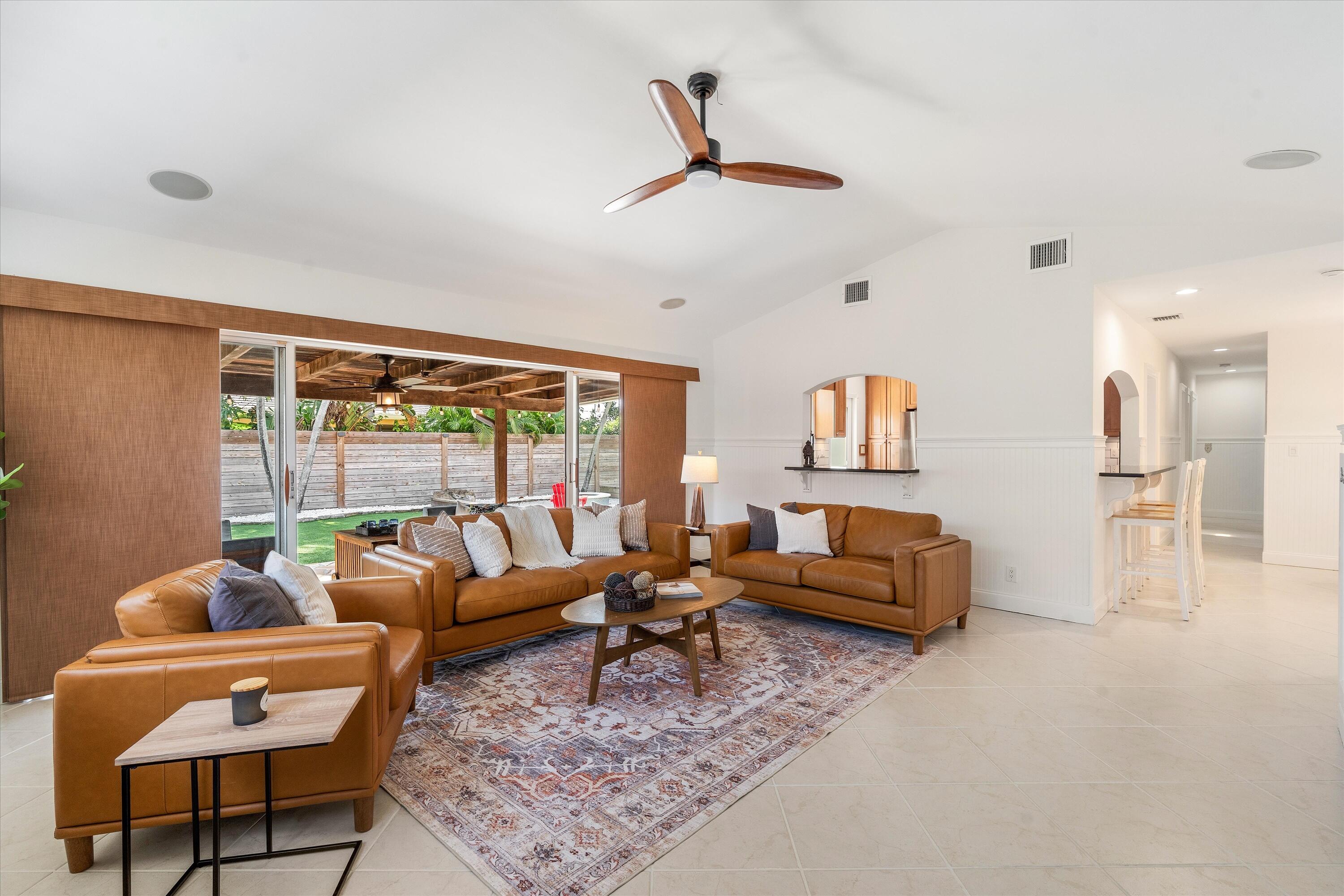 LAKE FLORESTA PARK - Residential