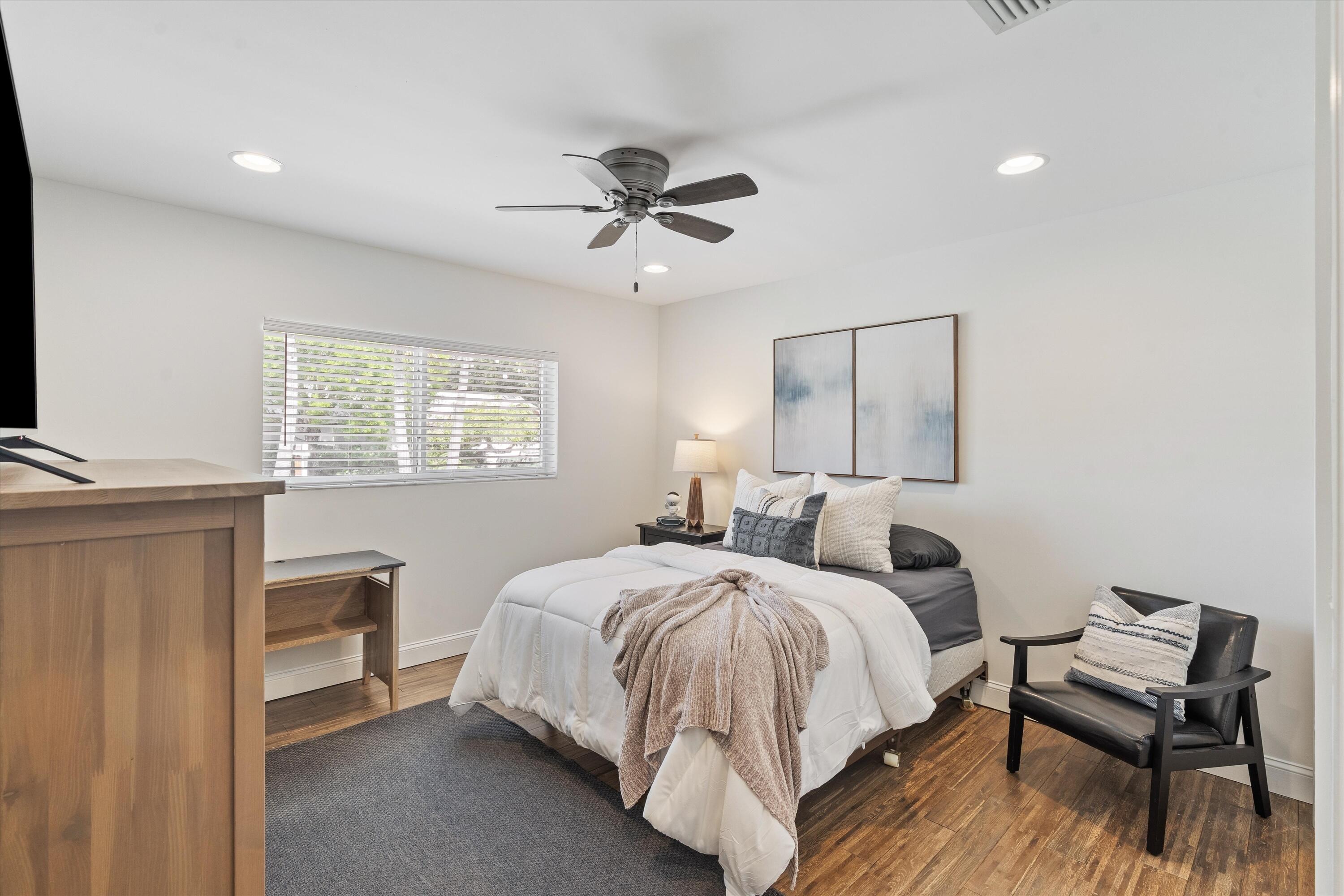 LAKE FLORESTA PARK - Residential