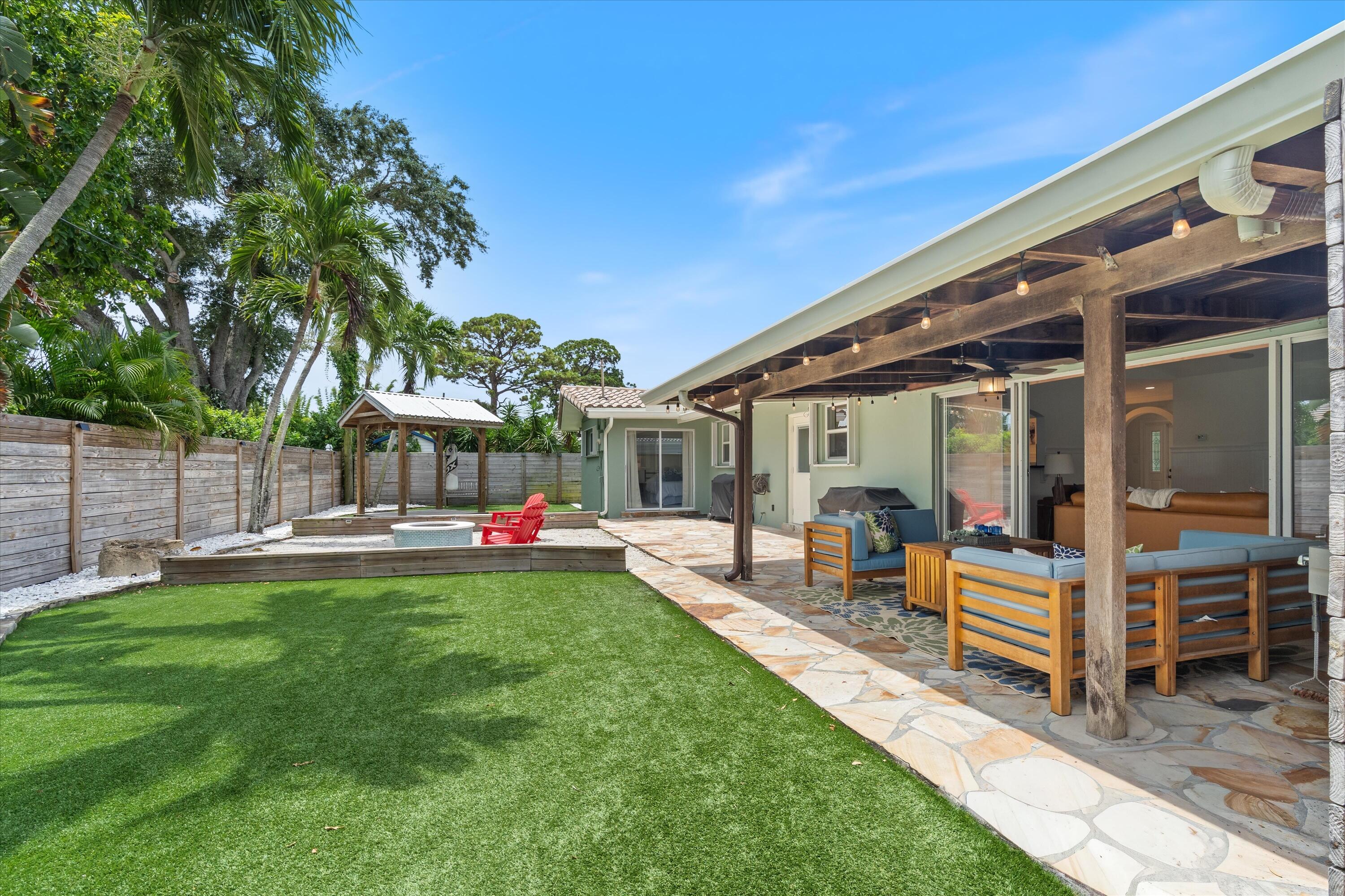 LAKE FLORESTA PARK - Residential