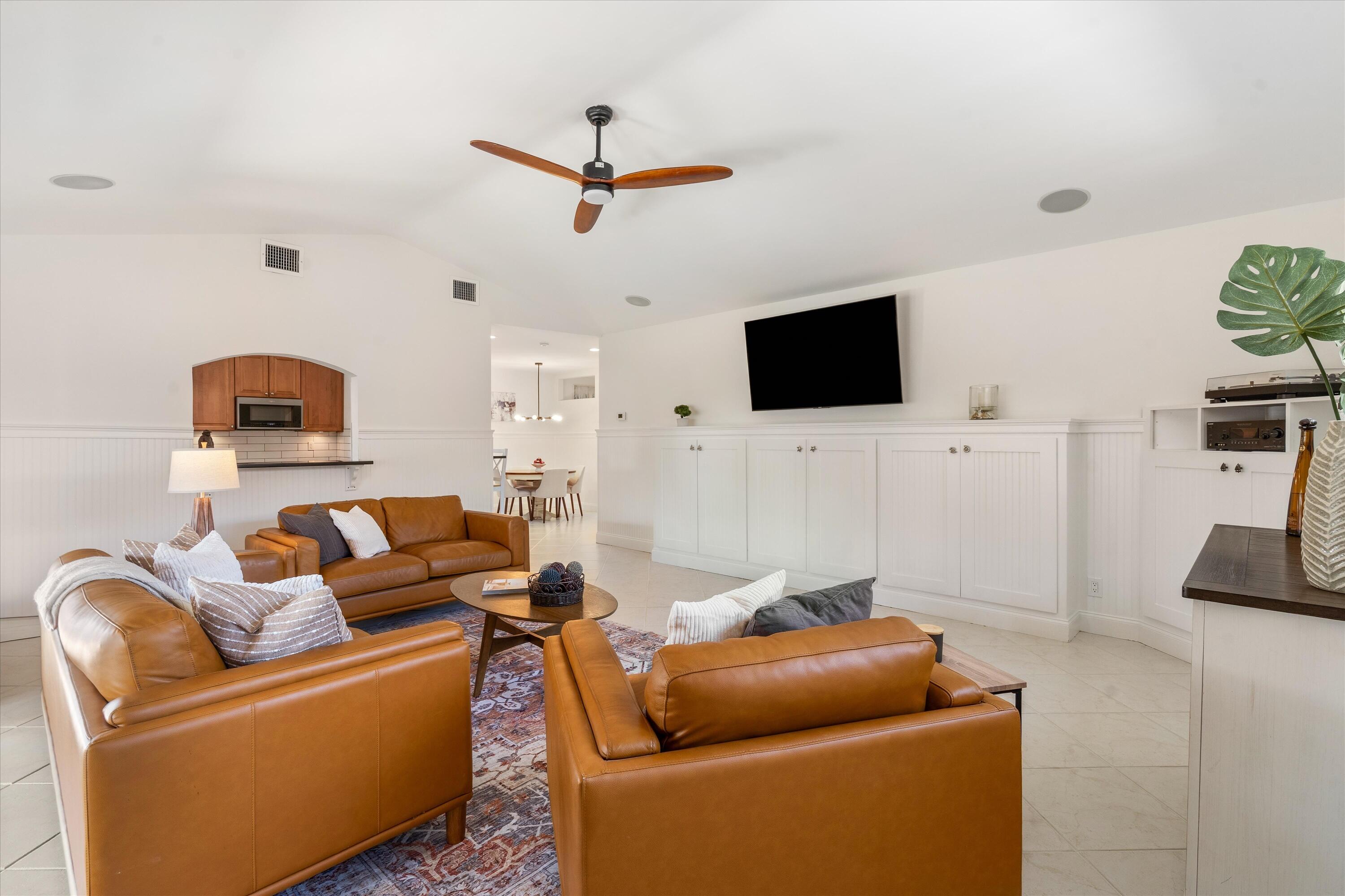 LAKE FLORESTA PARK - Residential