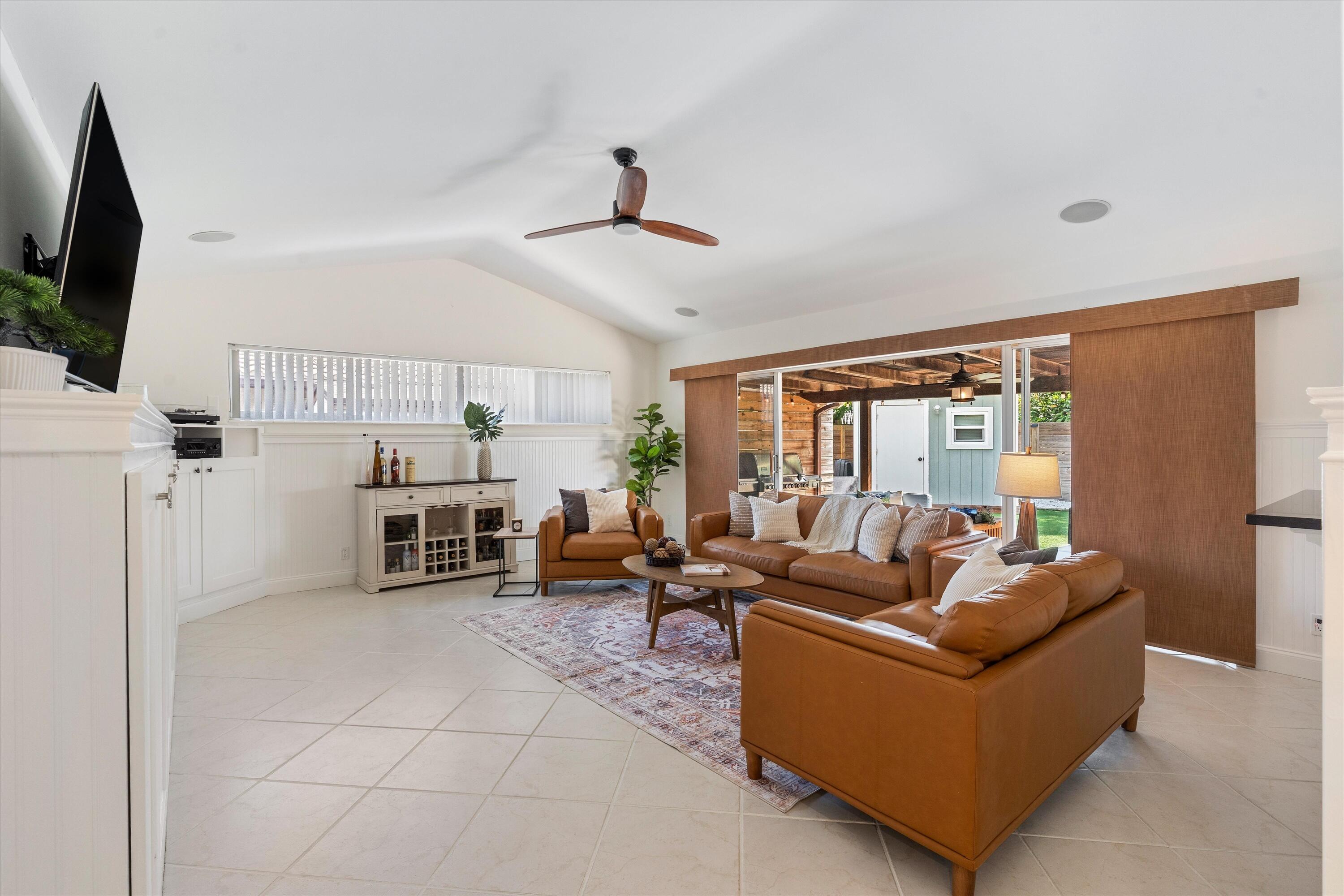 LAKE FLORESTA PARK - Residential