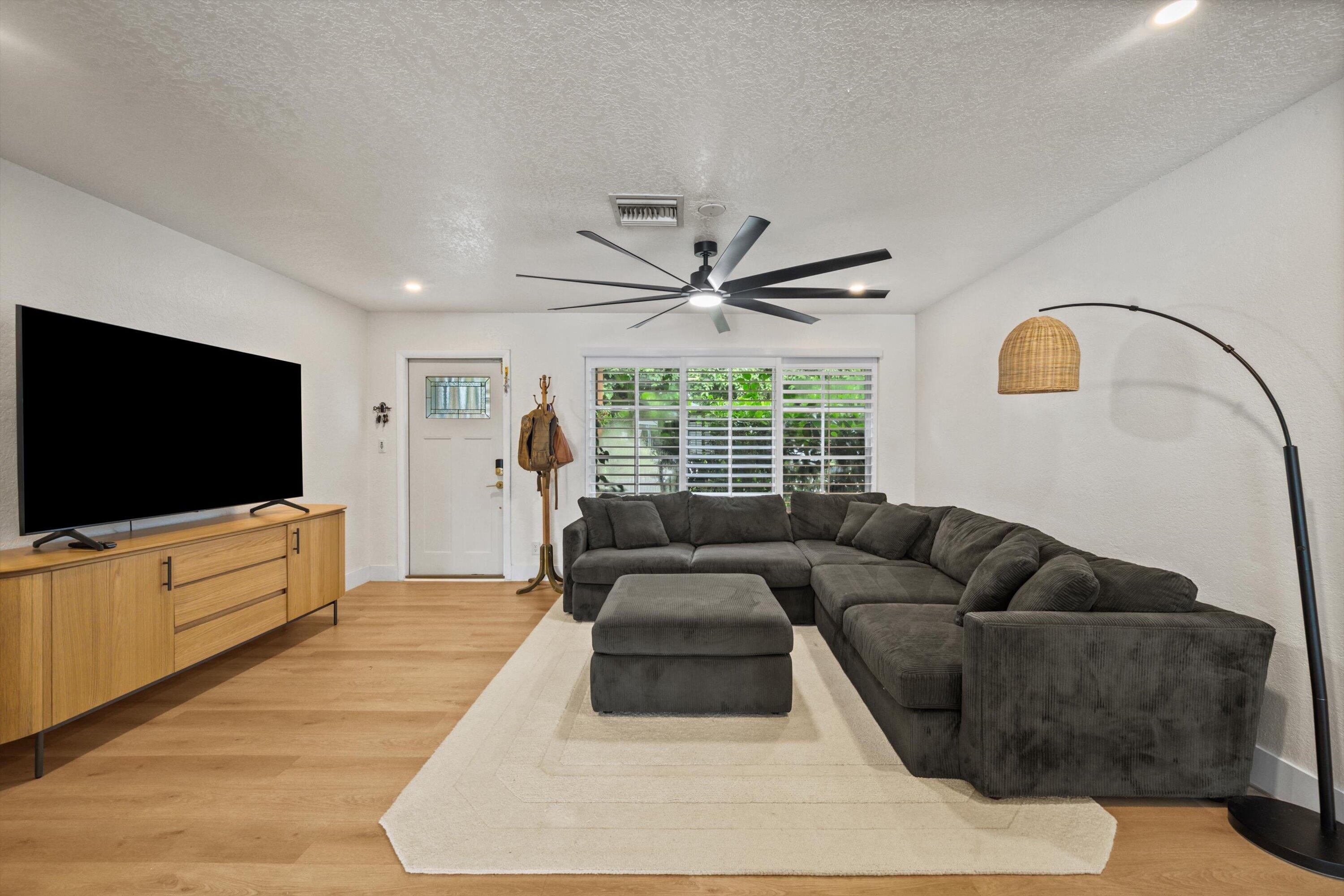 160 SE 9TH Street