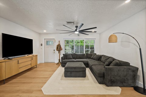 Tiny photo for 160 SE 9TH Street, Pompano Beach, FL 33060 (MLS # B26087186)