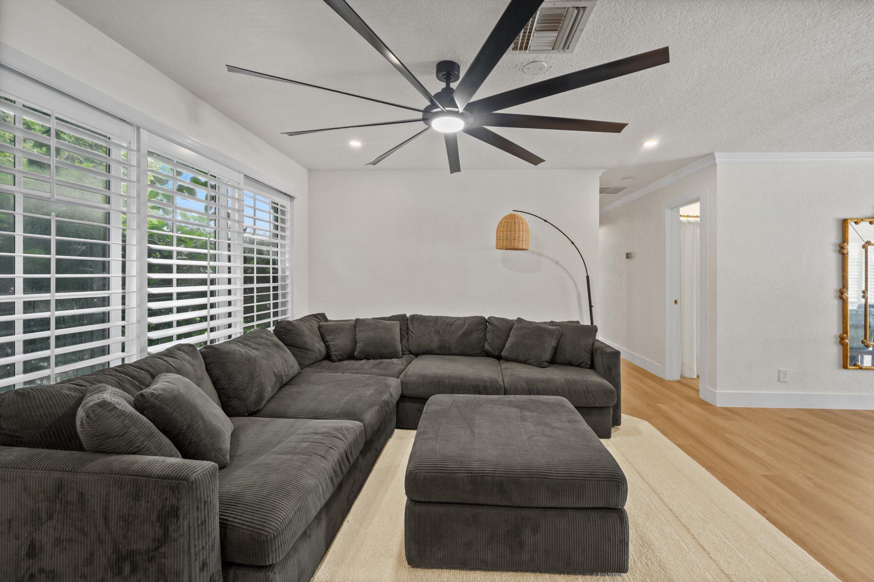 160 SE 9TH Street