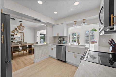 Tiny photo for 160 SE 9TH Street, Pompano Beach, FL 33060 (MLS # B26087186)
