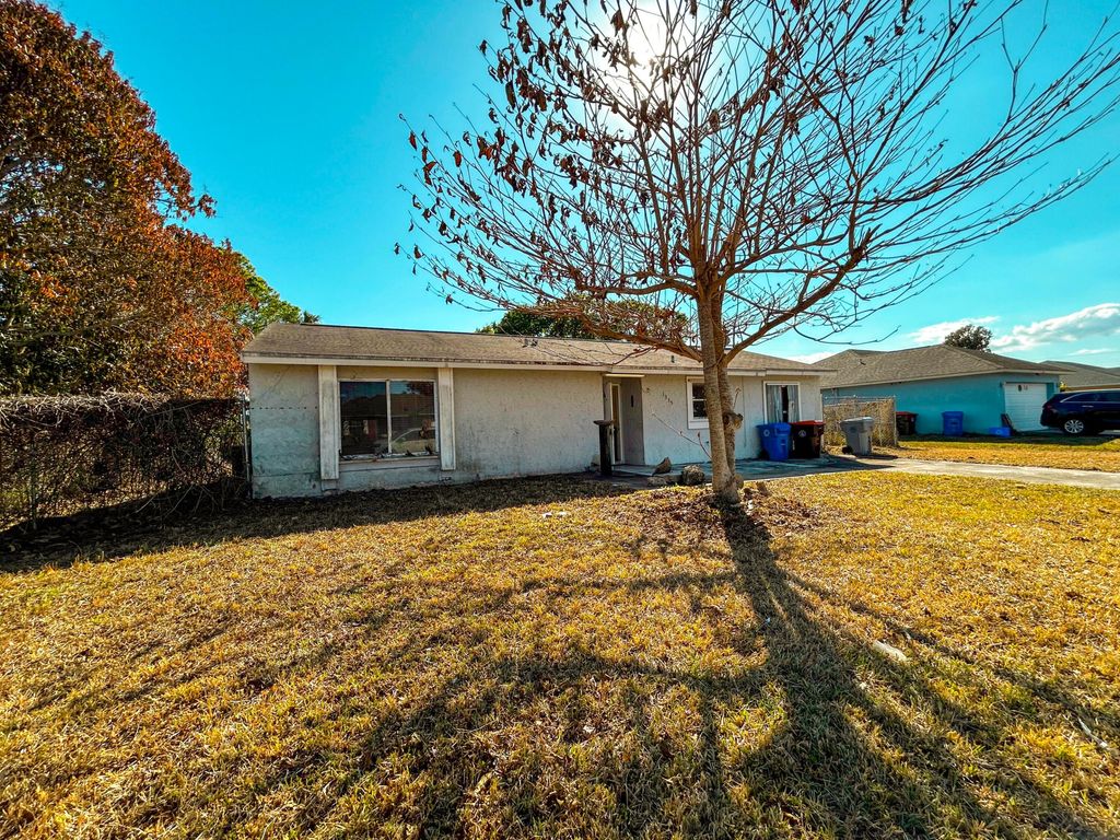 Photo of 1355 23rd Place SW, Vero Beach, FL 32962 (MLS # R11163539)