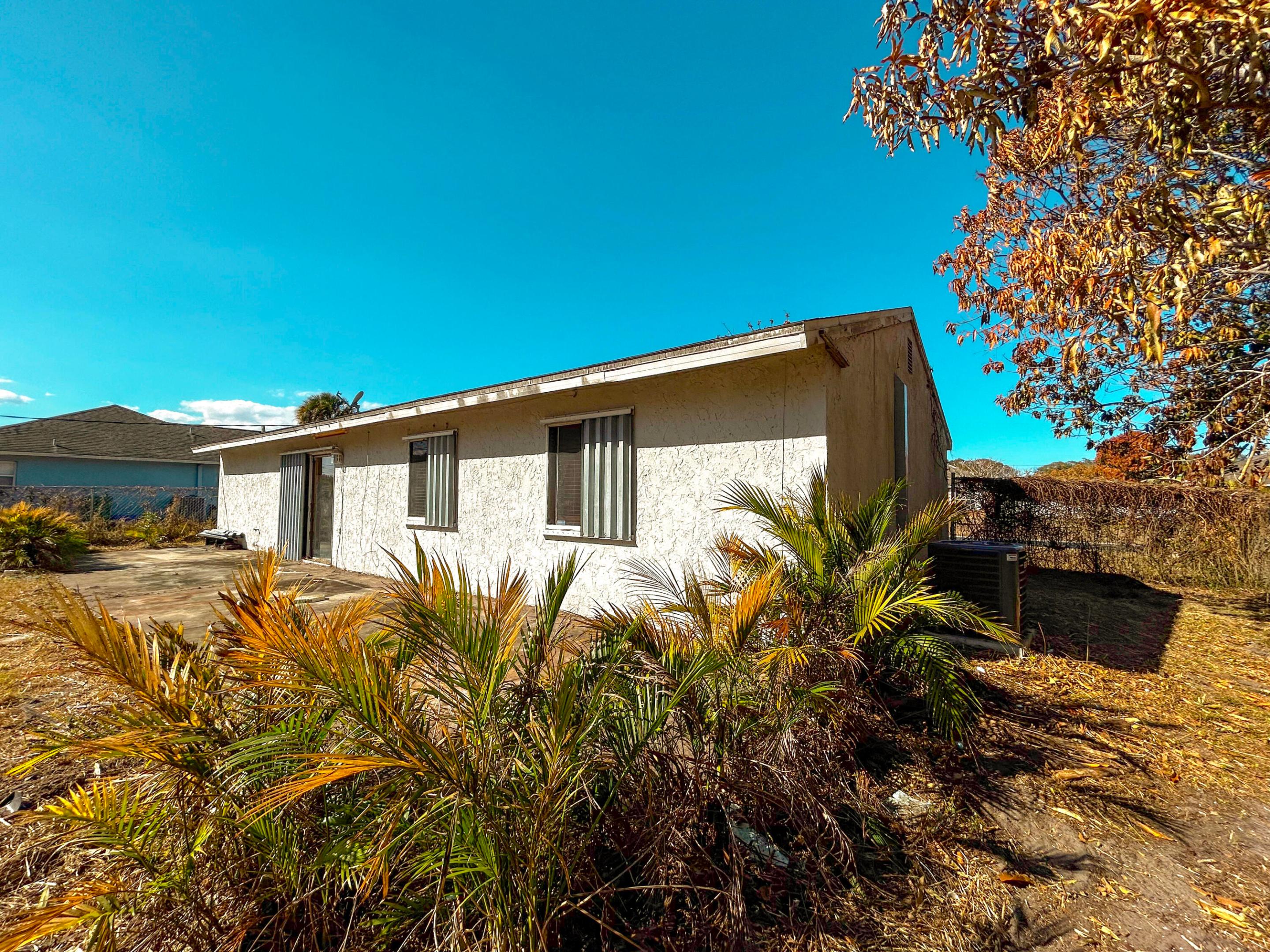 VERO BEACH HIGHLANDS UNIT 4 - Residential