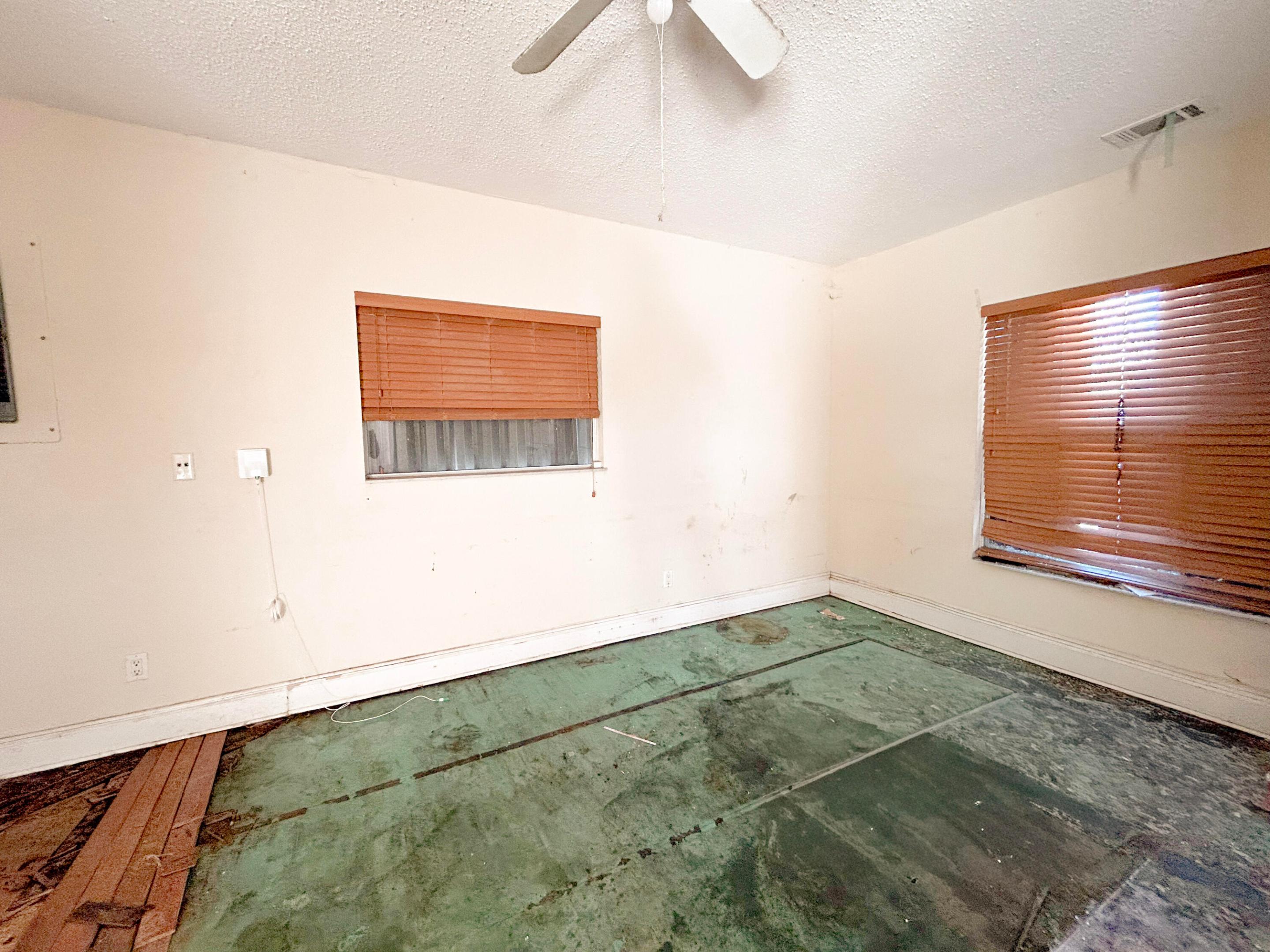 VERO BEACH HIGHLANDS UNIT 4 - Residential