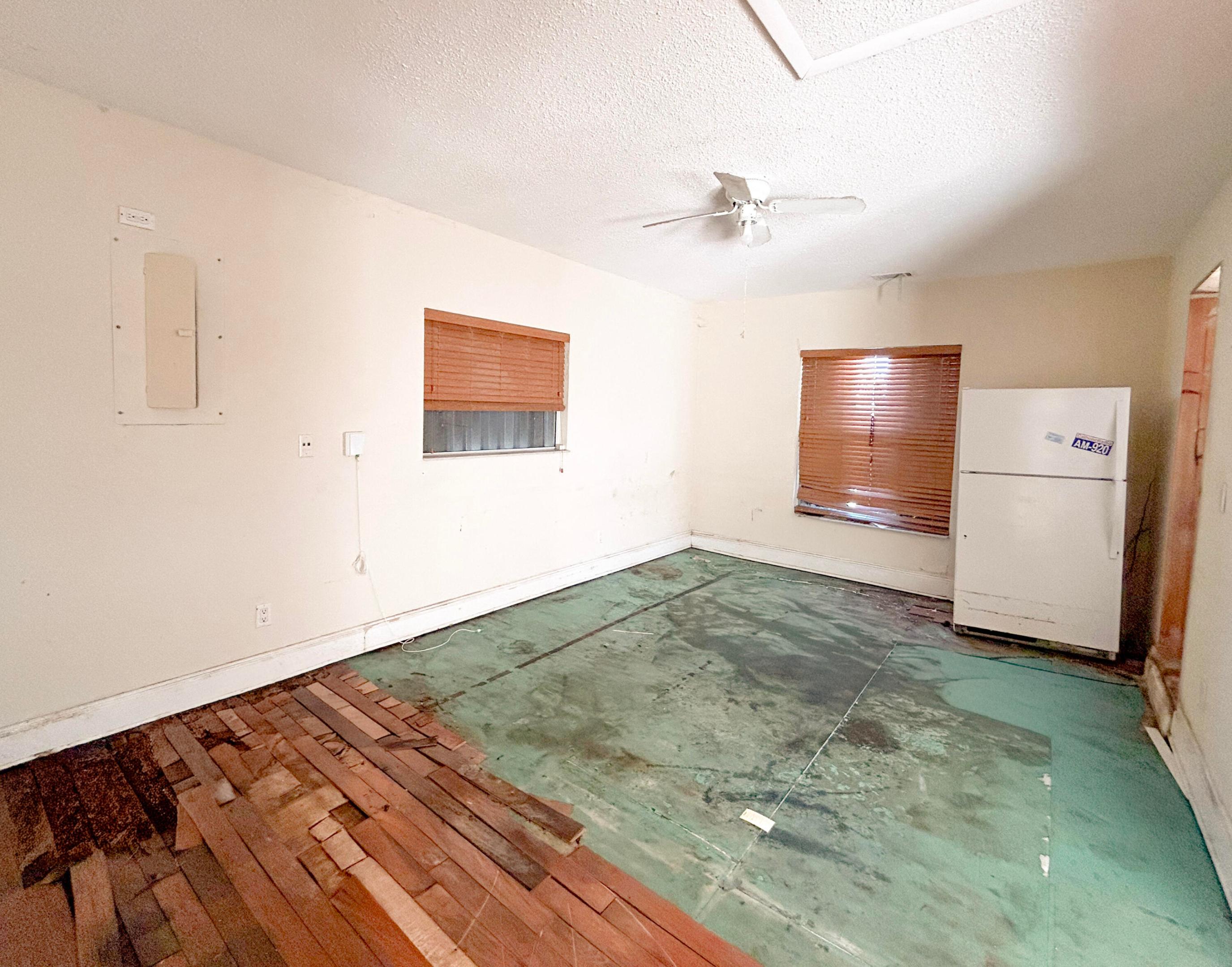 VERO BEACH HIGHLANDS UNIT 4 - Residential