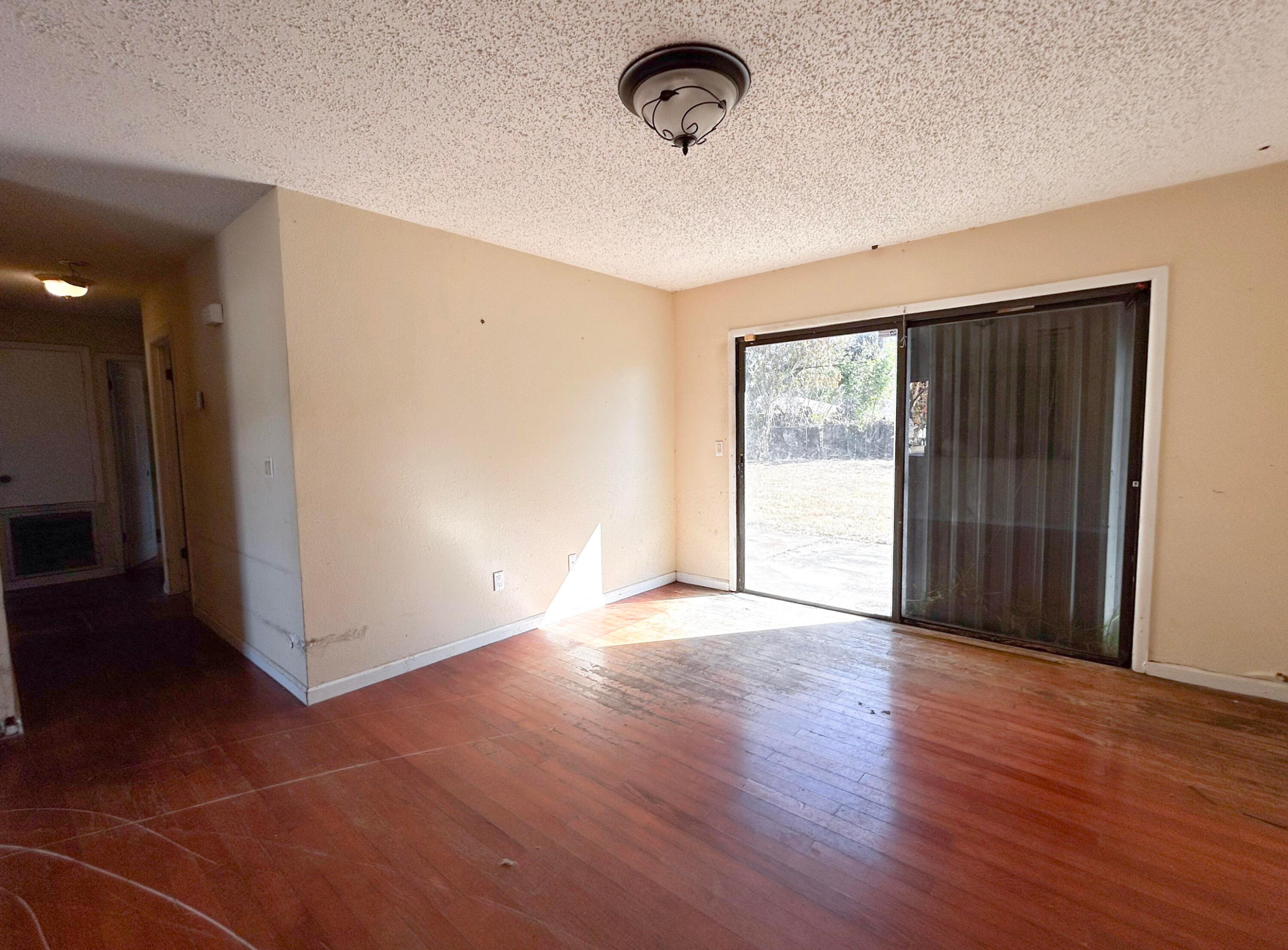 VERO BEACH HIGHLANDS UNIT 4 - Residential