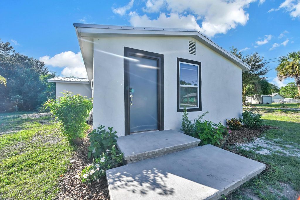 Photo of 6375 86th Lane, Vero Beach, FL 32967 (MLS # R11145200)