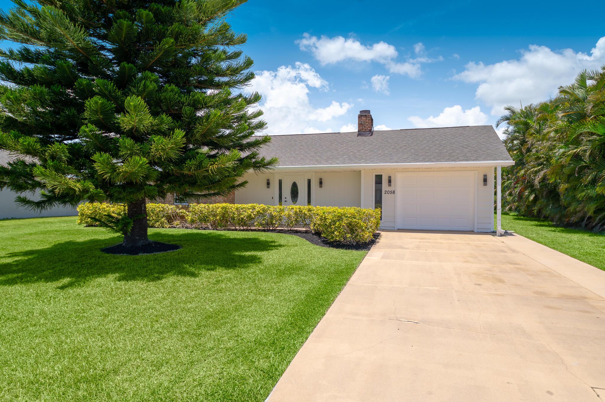 2058 SE Watercrest Street, Port St Lucie, FL, 34984/$450,000 2 2058 SE Watercrest Street