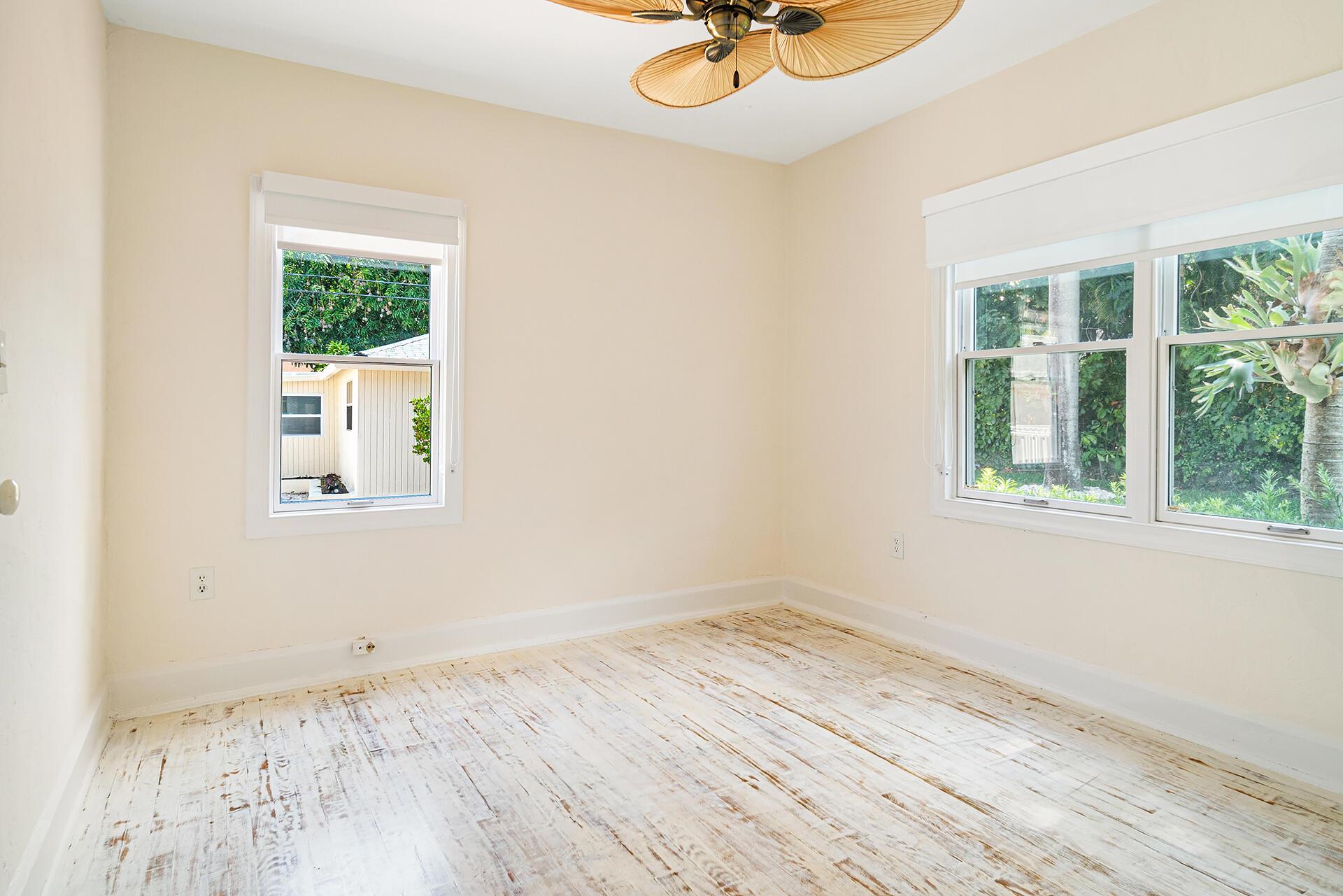 FLAMINGO PARK - Residential Income