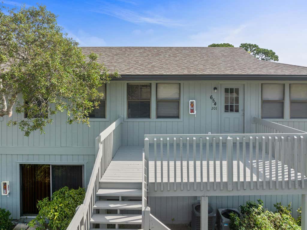 Photo of 654 Centre Court SW #201, Vero Beach, FL 32962 (MLS # R11153146)