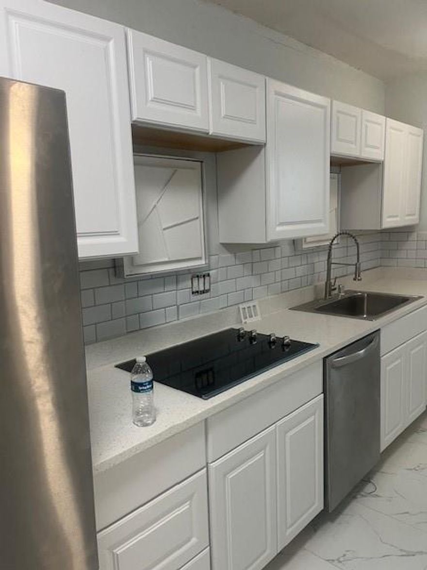 Ready to move in unit only short walk to the Beach. Very small cozy place in the heart of the Miami Beach.
Laundry washer and dryer insider the unit.