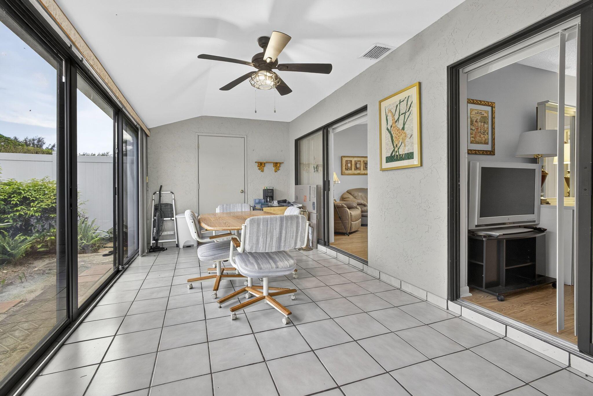 ARBOURS OF THE PALM BEACH - Residential