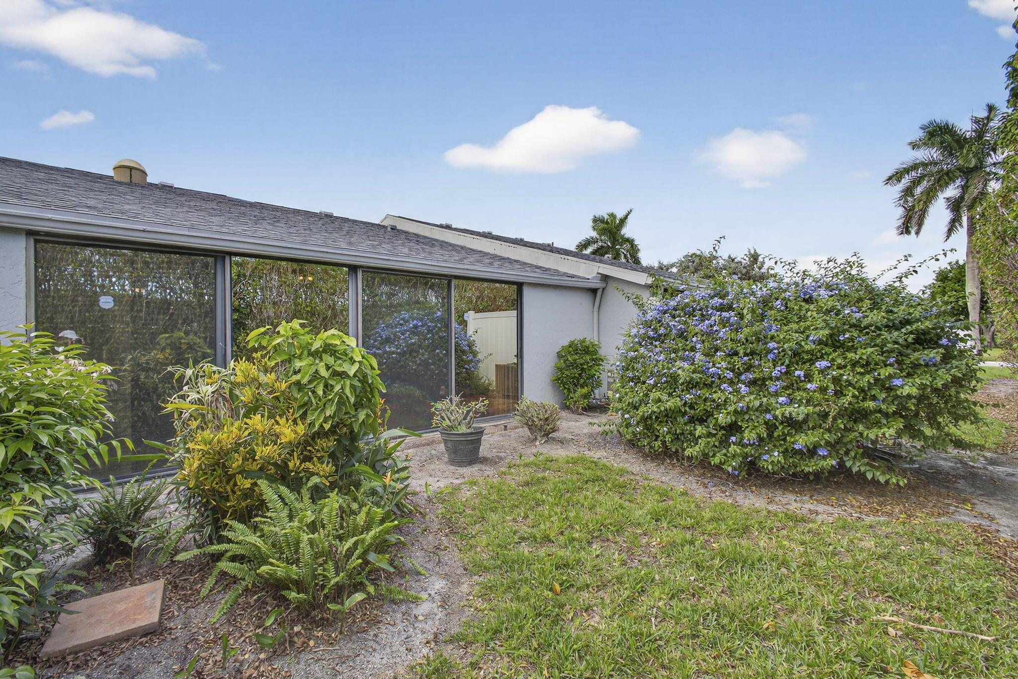 ARBOURS OF THE PALM BEACH - Residential