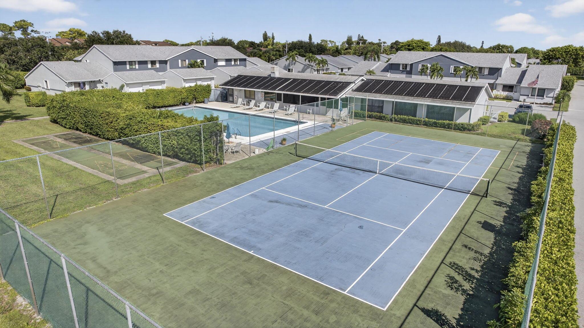 ARBOURS OF THE PALM BEACH - Residential