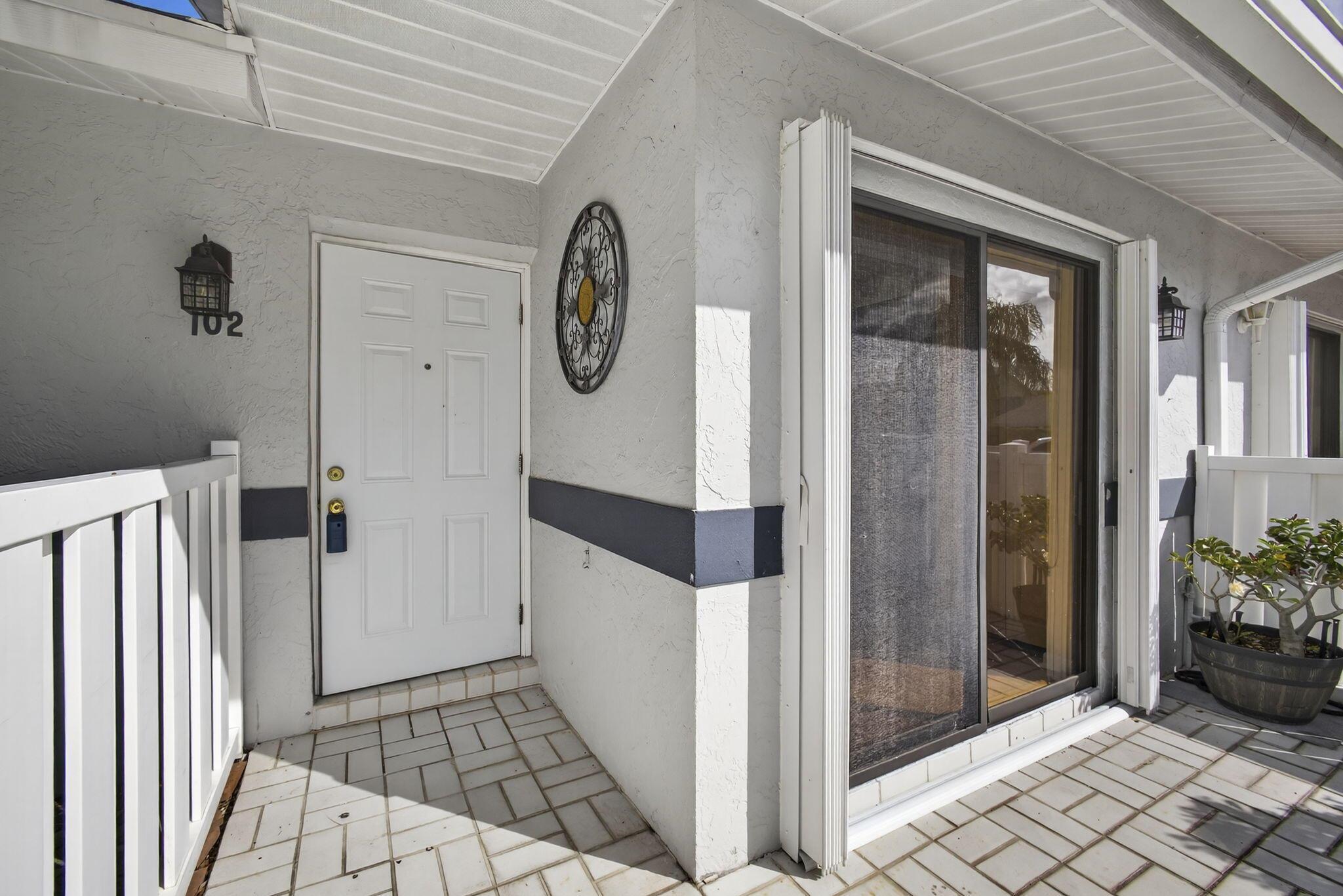ARBOURS OF THE PALM BEACH - Residential