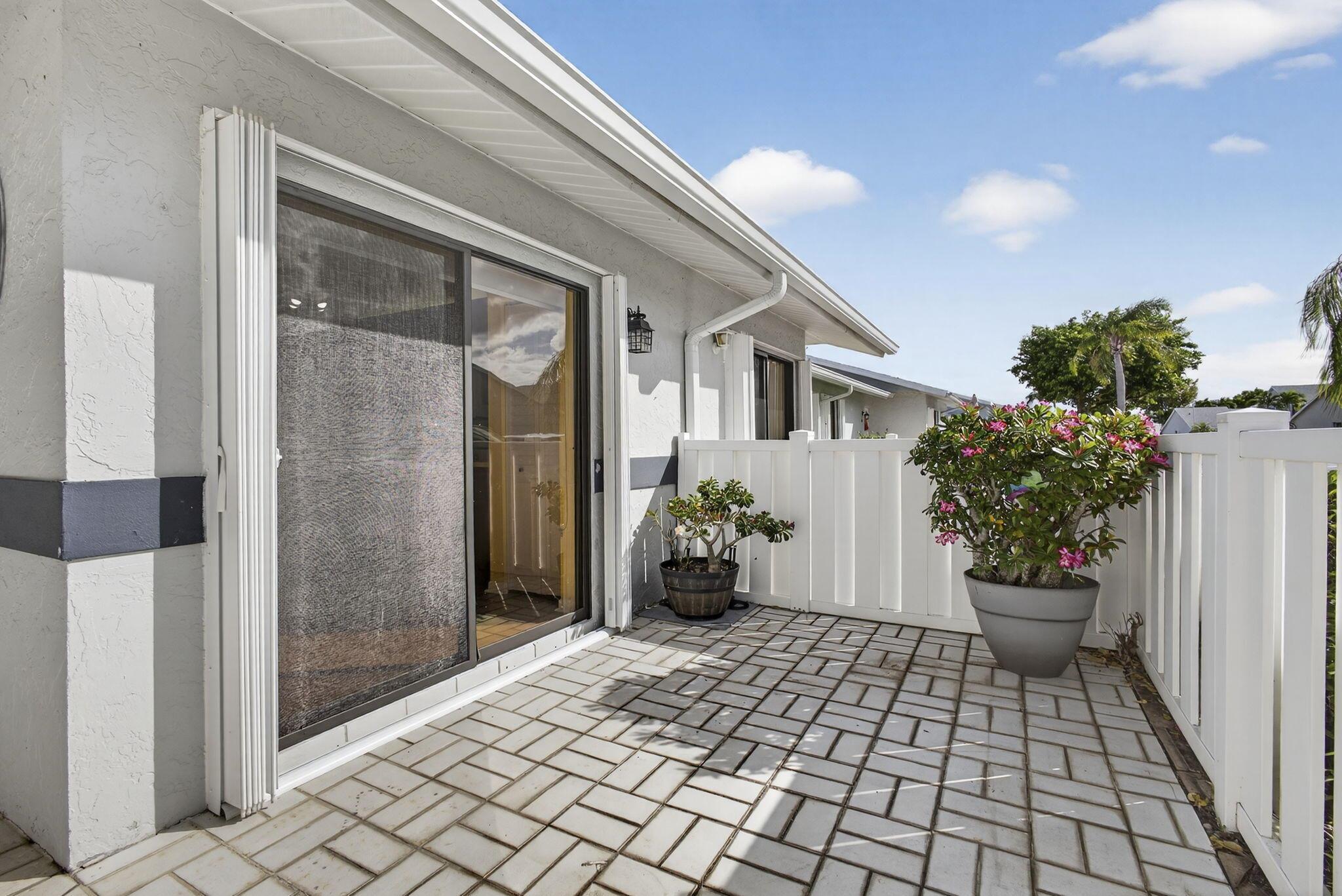 ARBOURS OF THE PALM BEACH - Residential