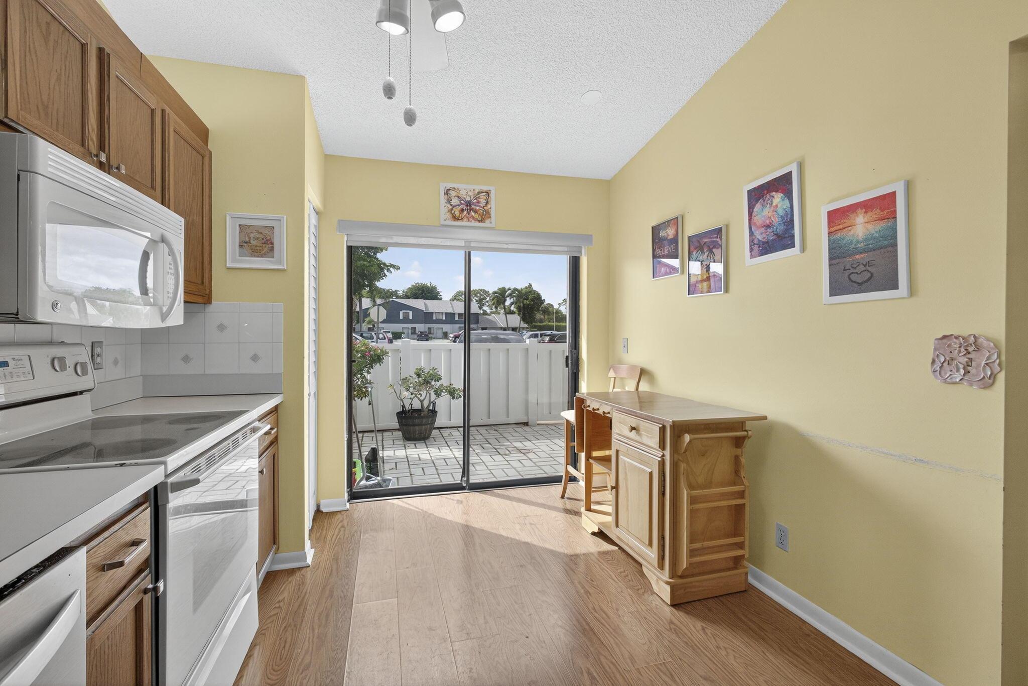 ARBOURS OF THE PALM BEACH - Residential