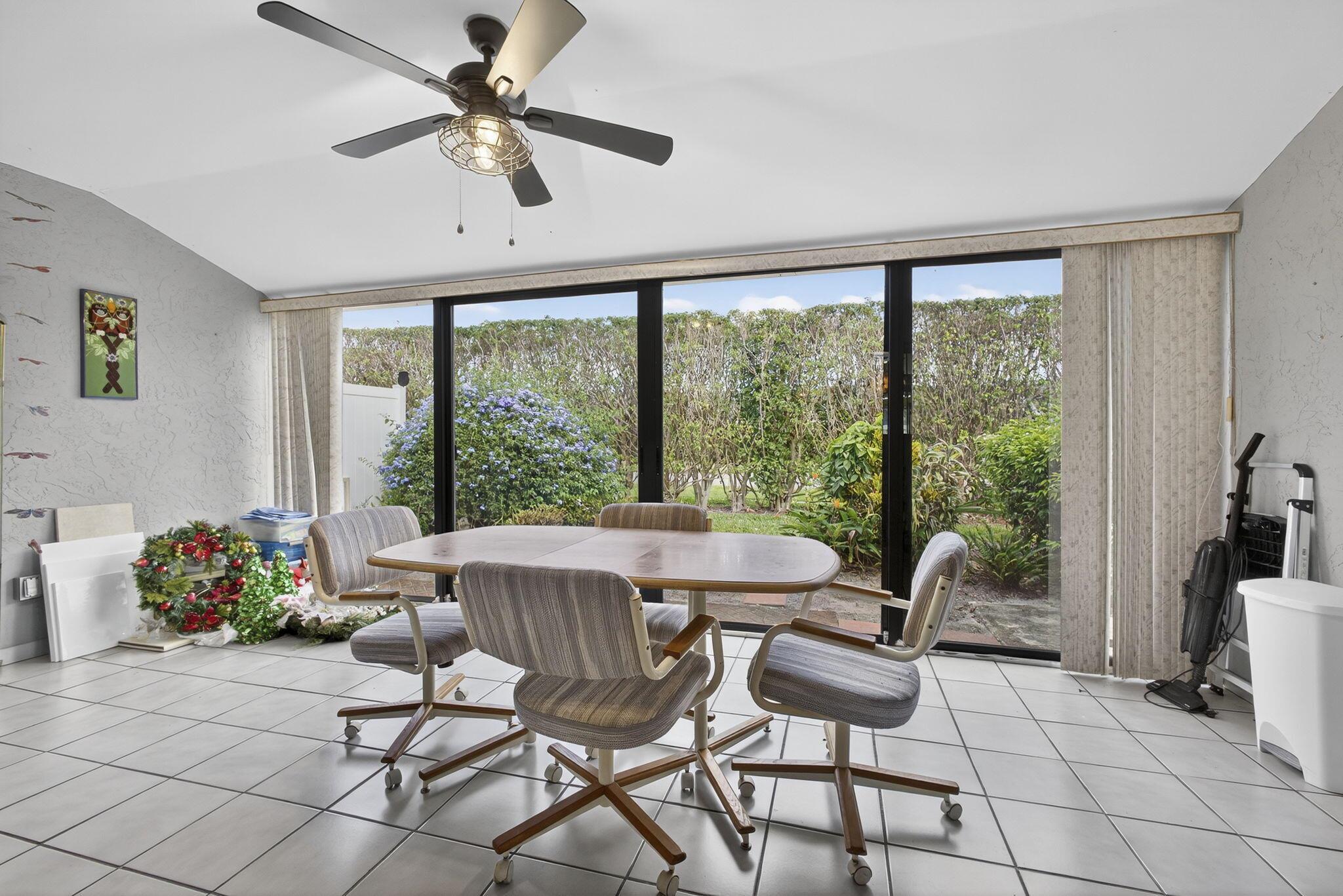 ARBOURS OF THE PALM BEACH - Residential