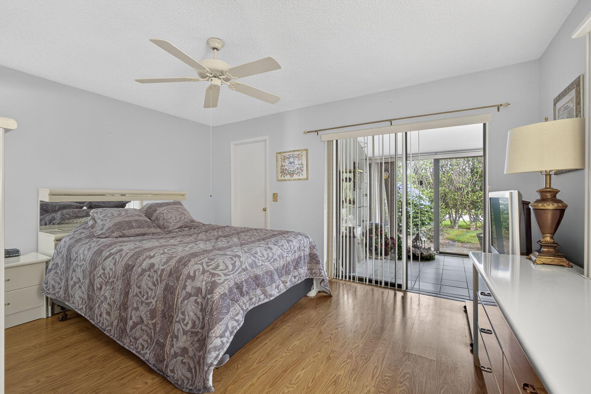 ARBOURS OF THE PALM BEACH - Residential