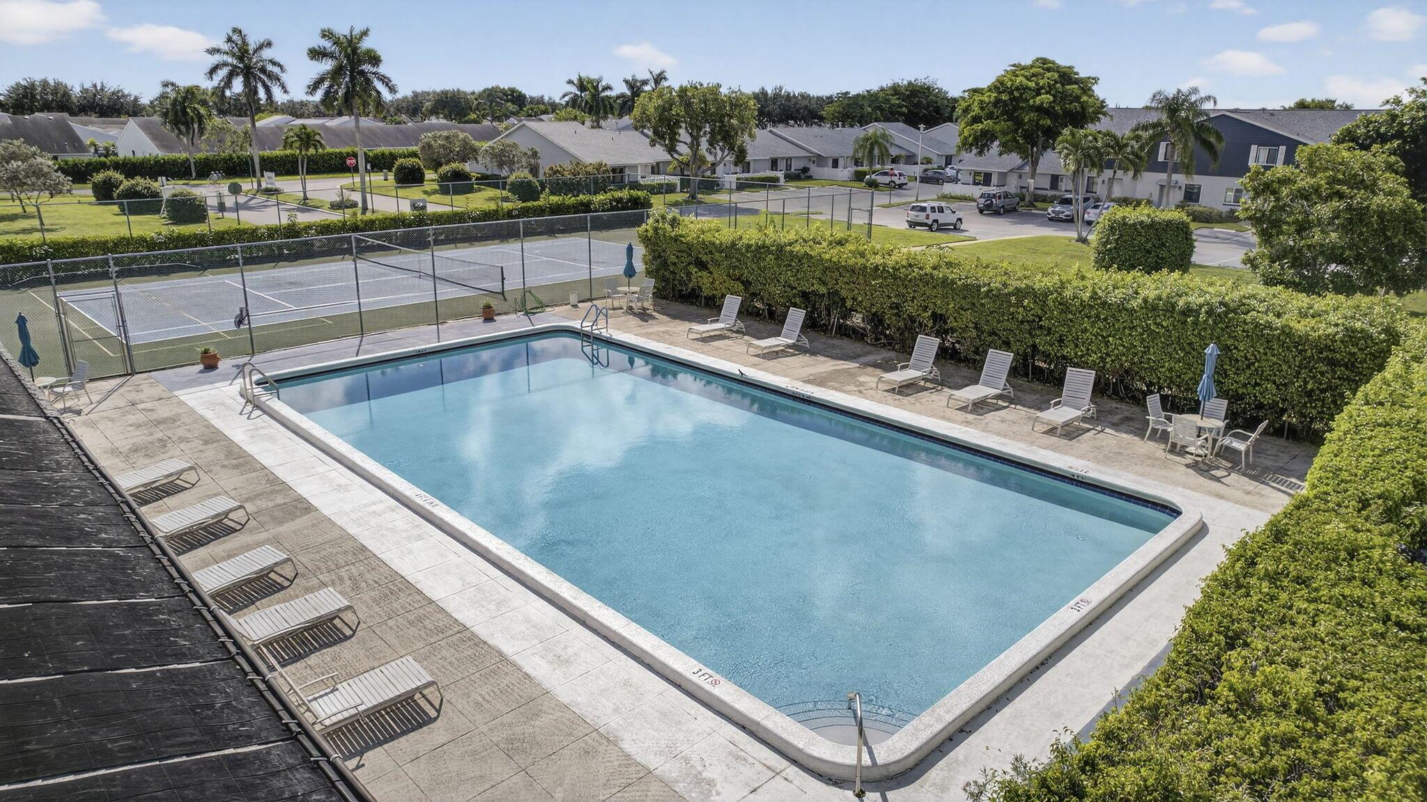 ARBOURS OF THE PALM BEACH - Residential
