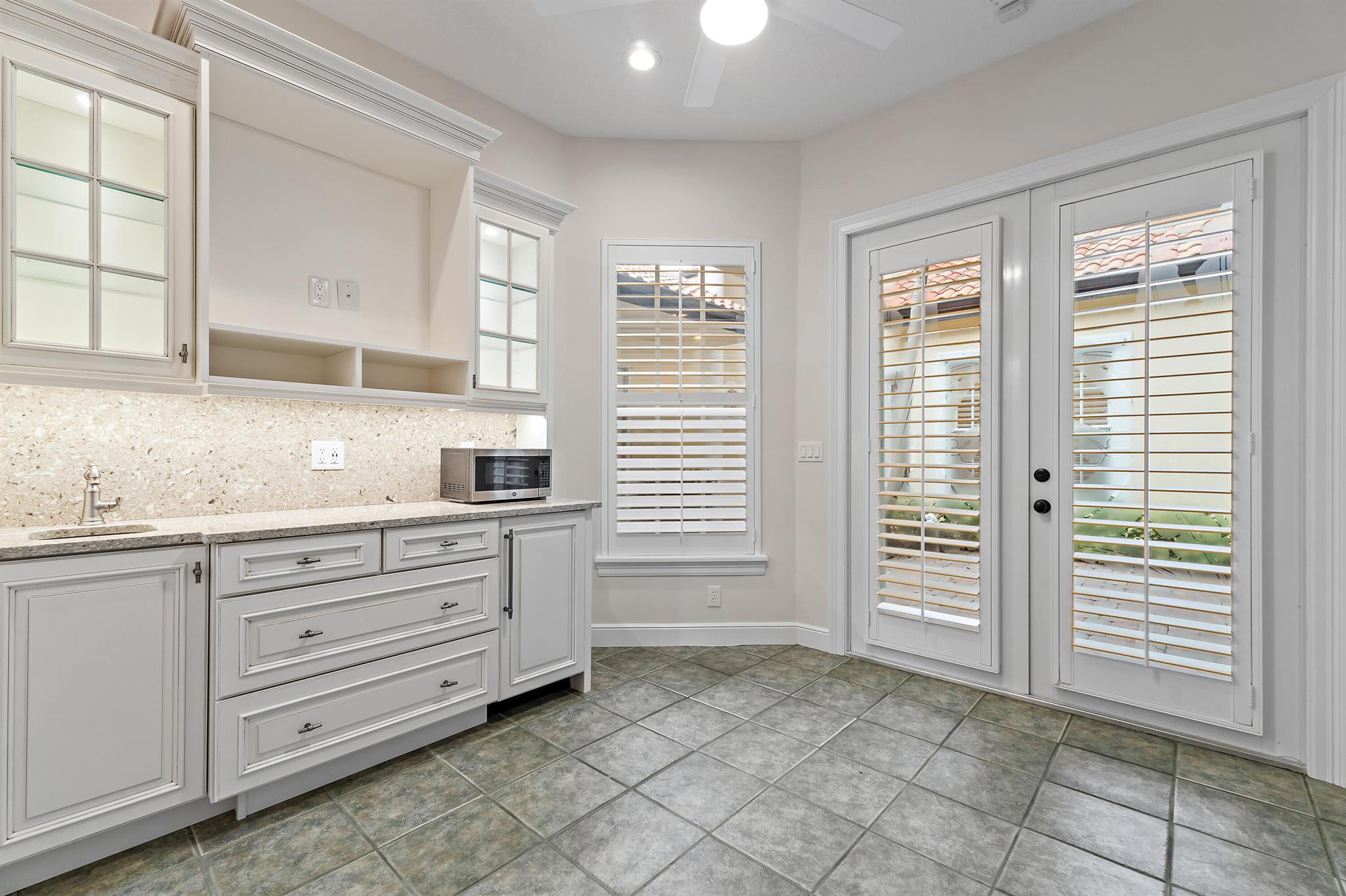 WATERS EDGE EST - Residential Lease