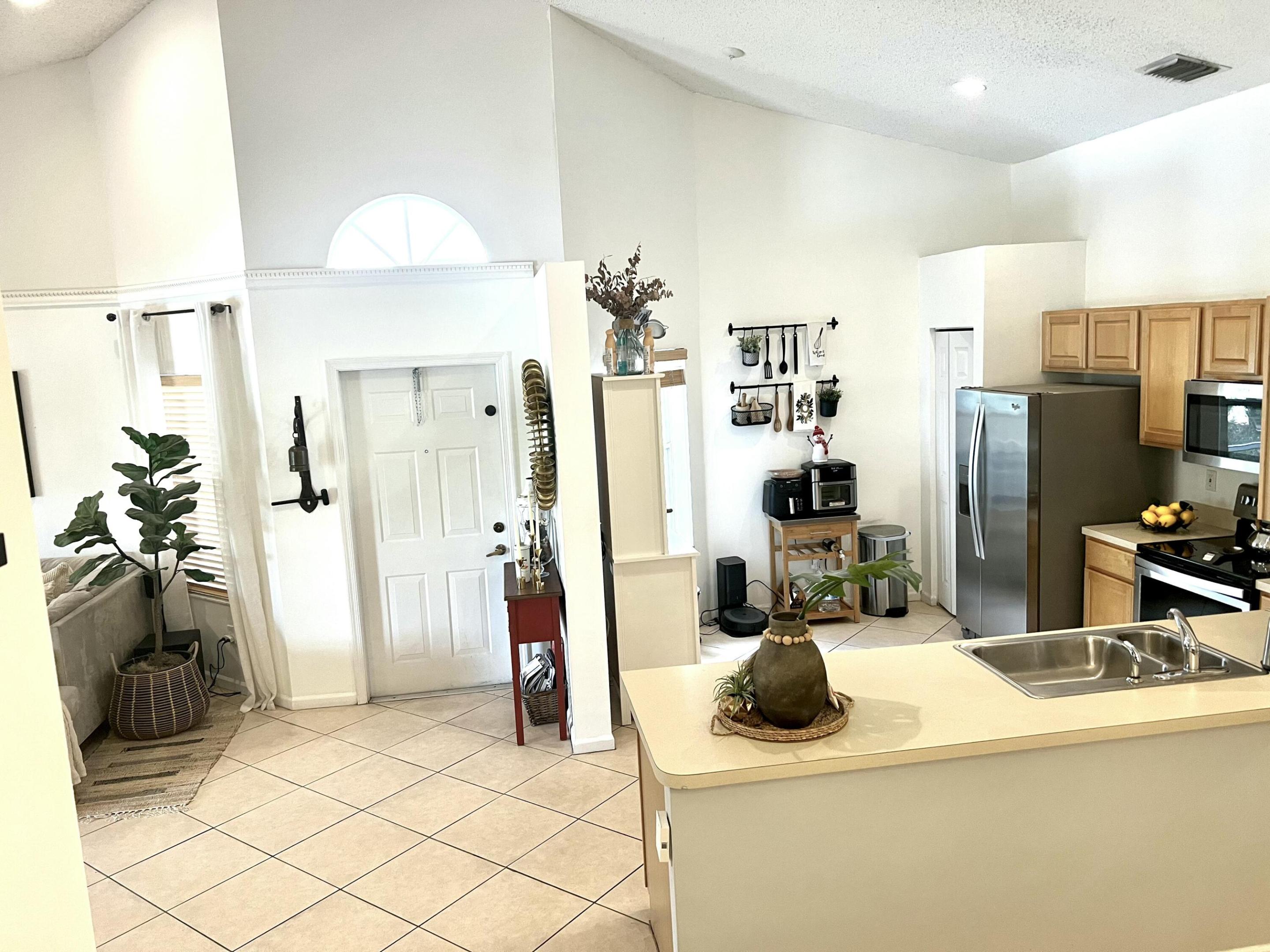 WELLINGTONS EDGE PAR 78 PH 2 - Residential Lease