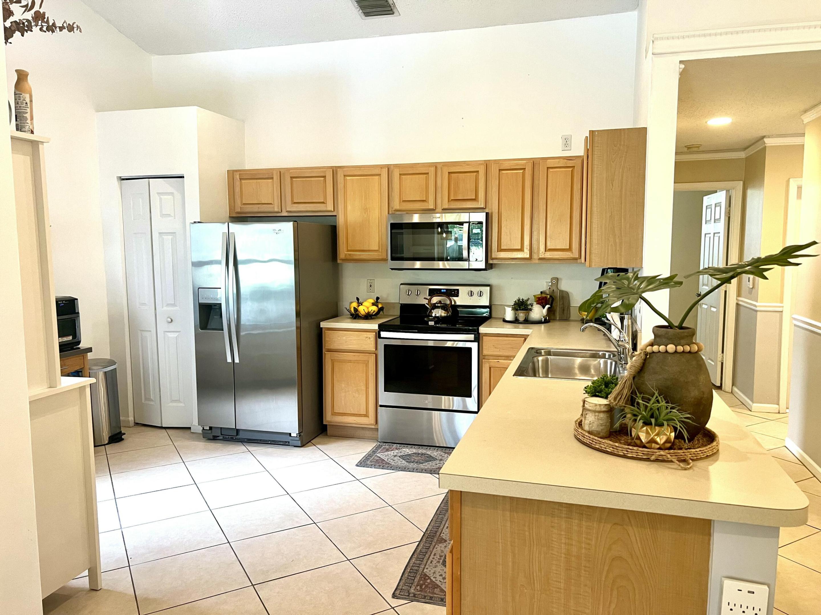 WELLINGTONS EDGE PAR 78 PH 2 - Residential Lease