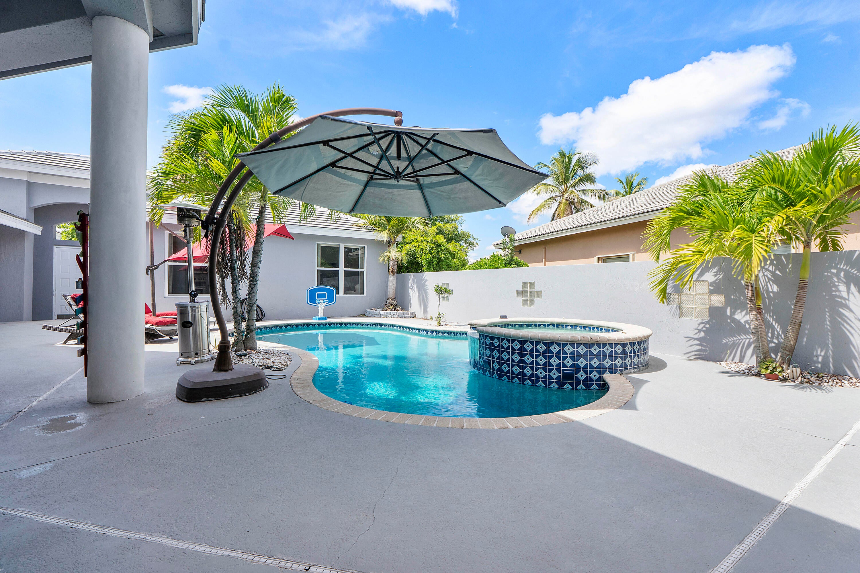 4862 Kensington Circle