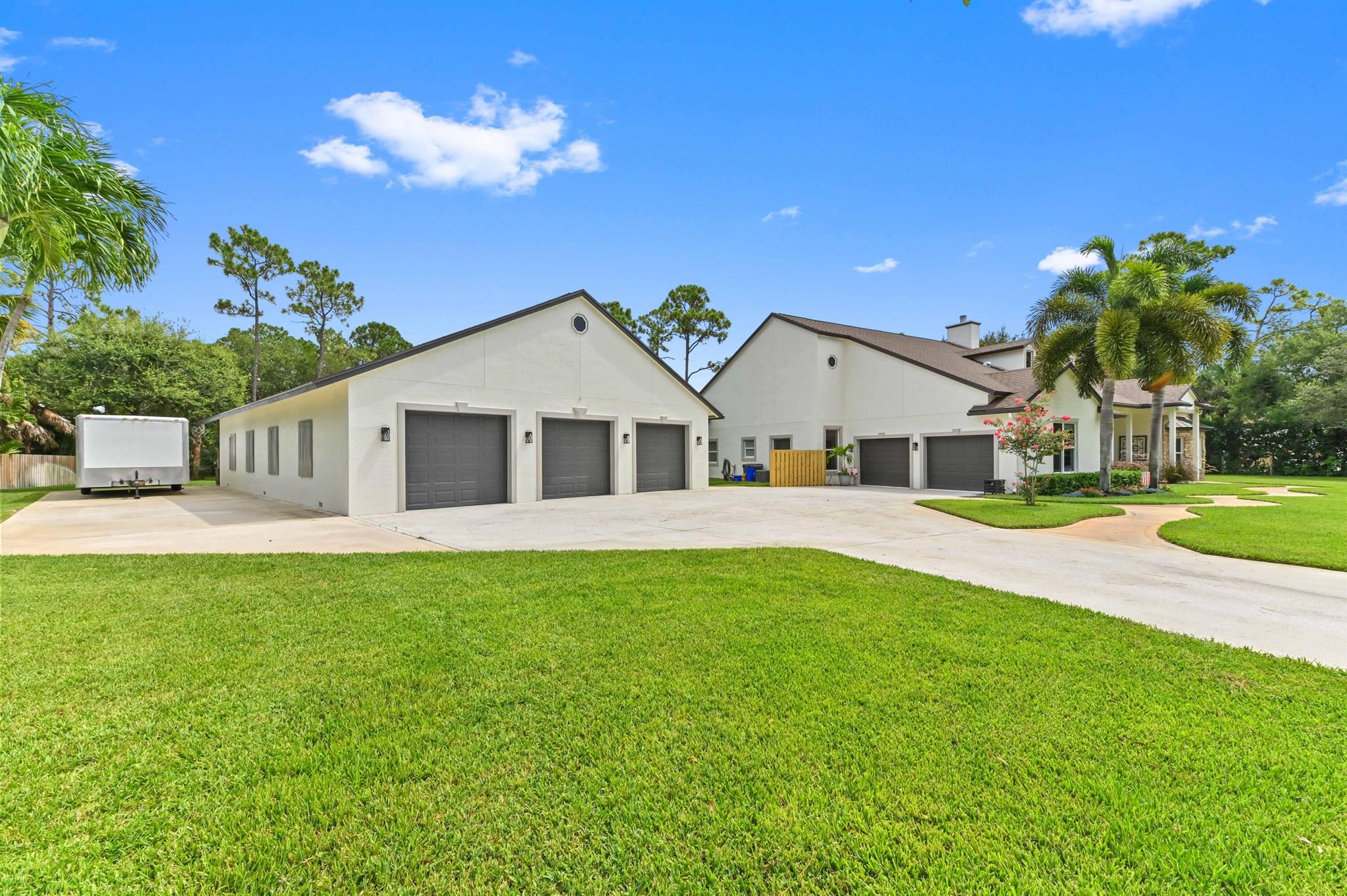 8945 El Paso Drive, Lake Worth, FL, 33467/$1,299,900 1 8945 El Paso Drive