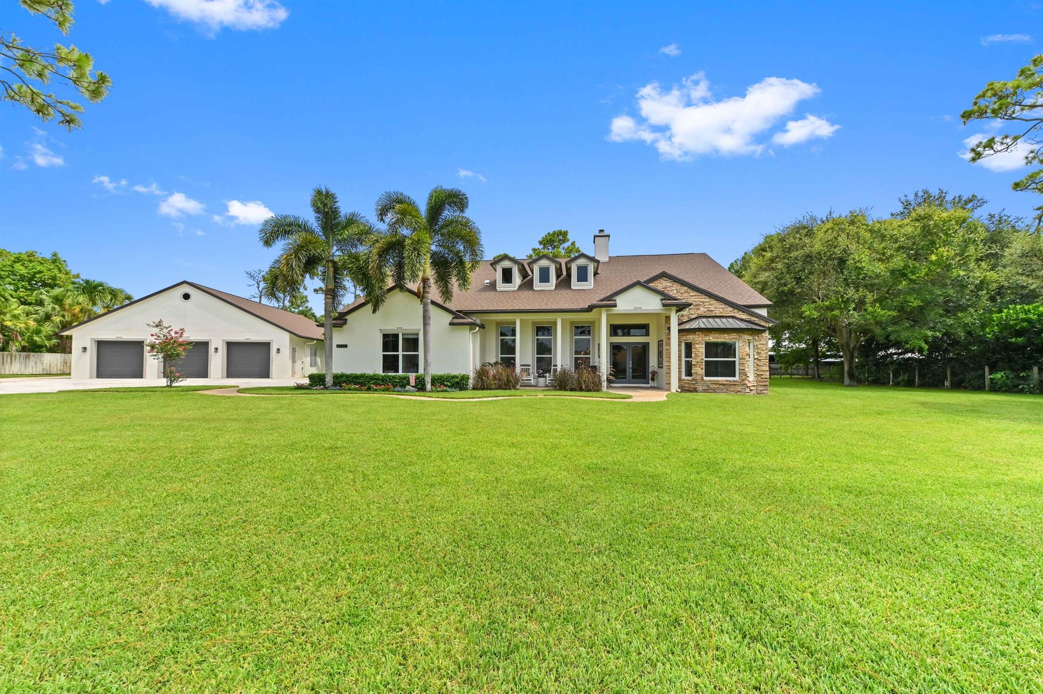 8945 El Paso Drive, Lake Worth, FL, 33467/$1,299,900 2 8945 El Paso Drive