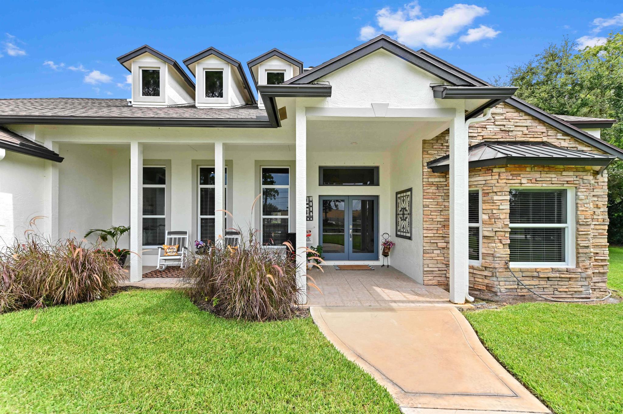 8945 El Paso Drive, Lake Worth, FL, 33467/$1,299,900 4 8945 El Paso Drive