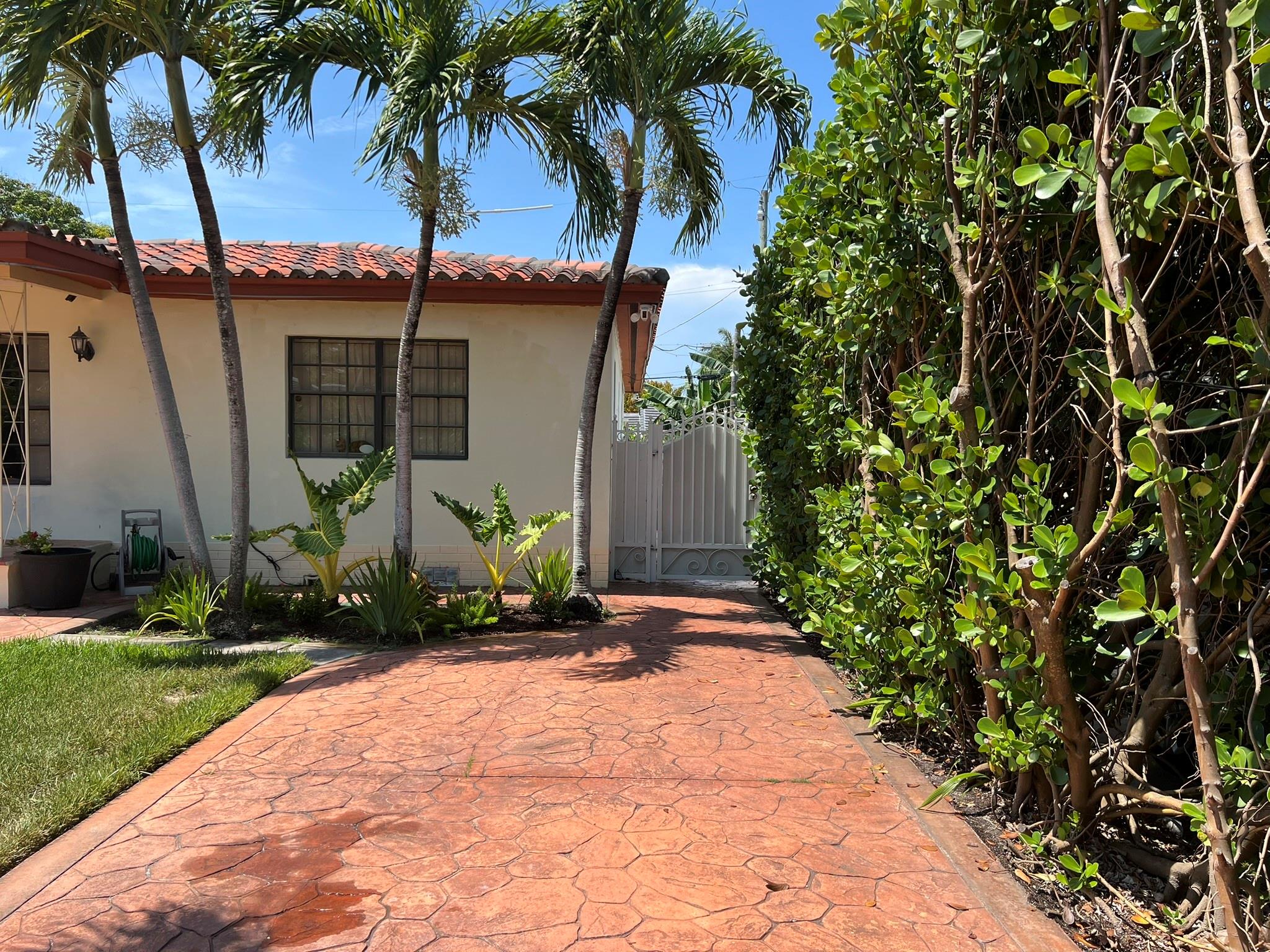 A spacious furnished studio located within 2 miles of Biscayne Blvd. Utilities are Included. Owner is offering 1/2 off the first month's rent to a qualified renter. On the east side of the property, behind a gate with parking in front of your unit. Utilities are Included. Rapid approval. Rental insurance is required. Call today.