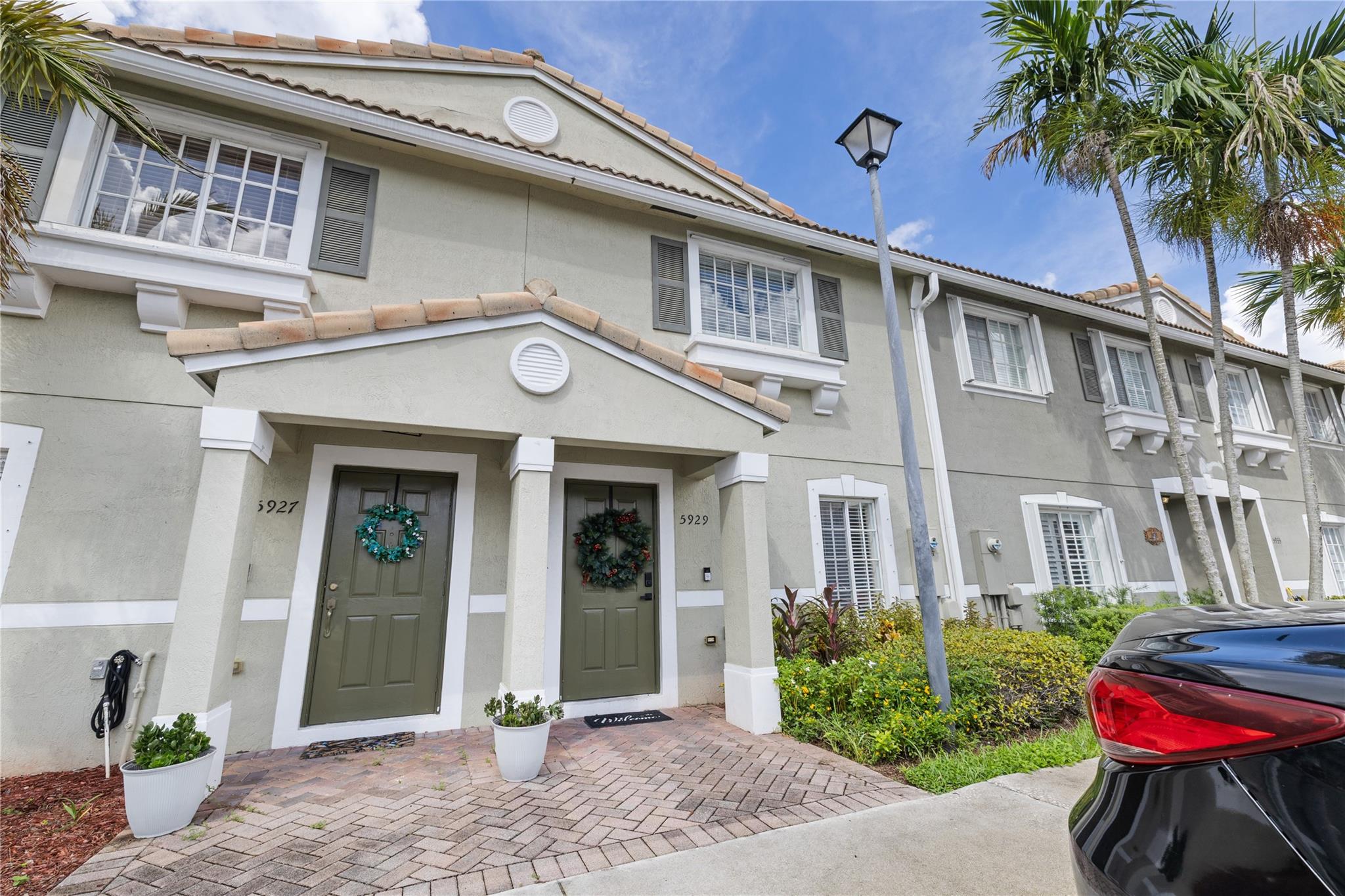 Lyons Indust Park 71-1 B - Residential Lease