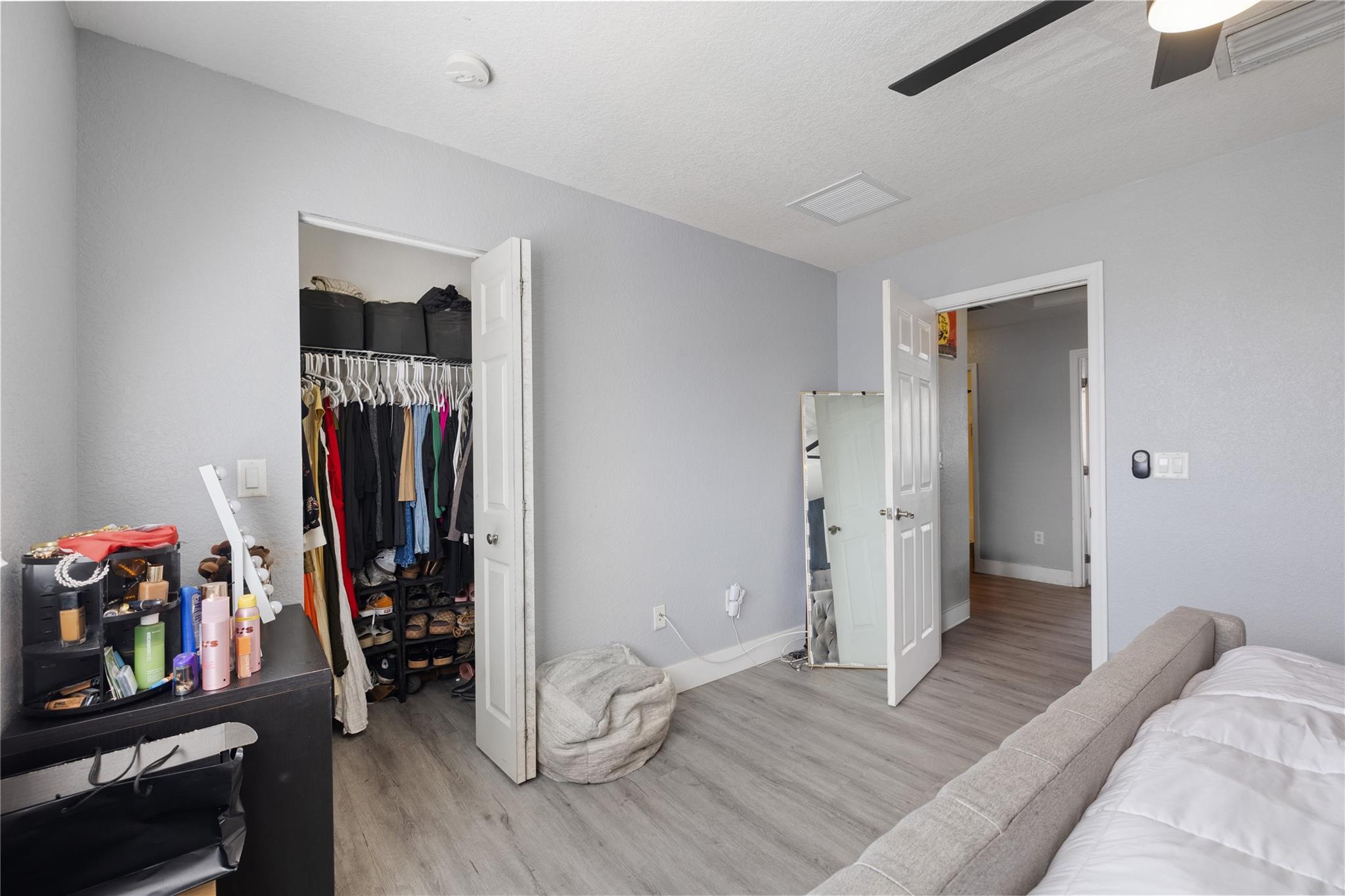 Lyons Indust Park 71-1 B - Residential Lease