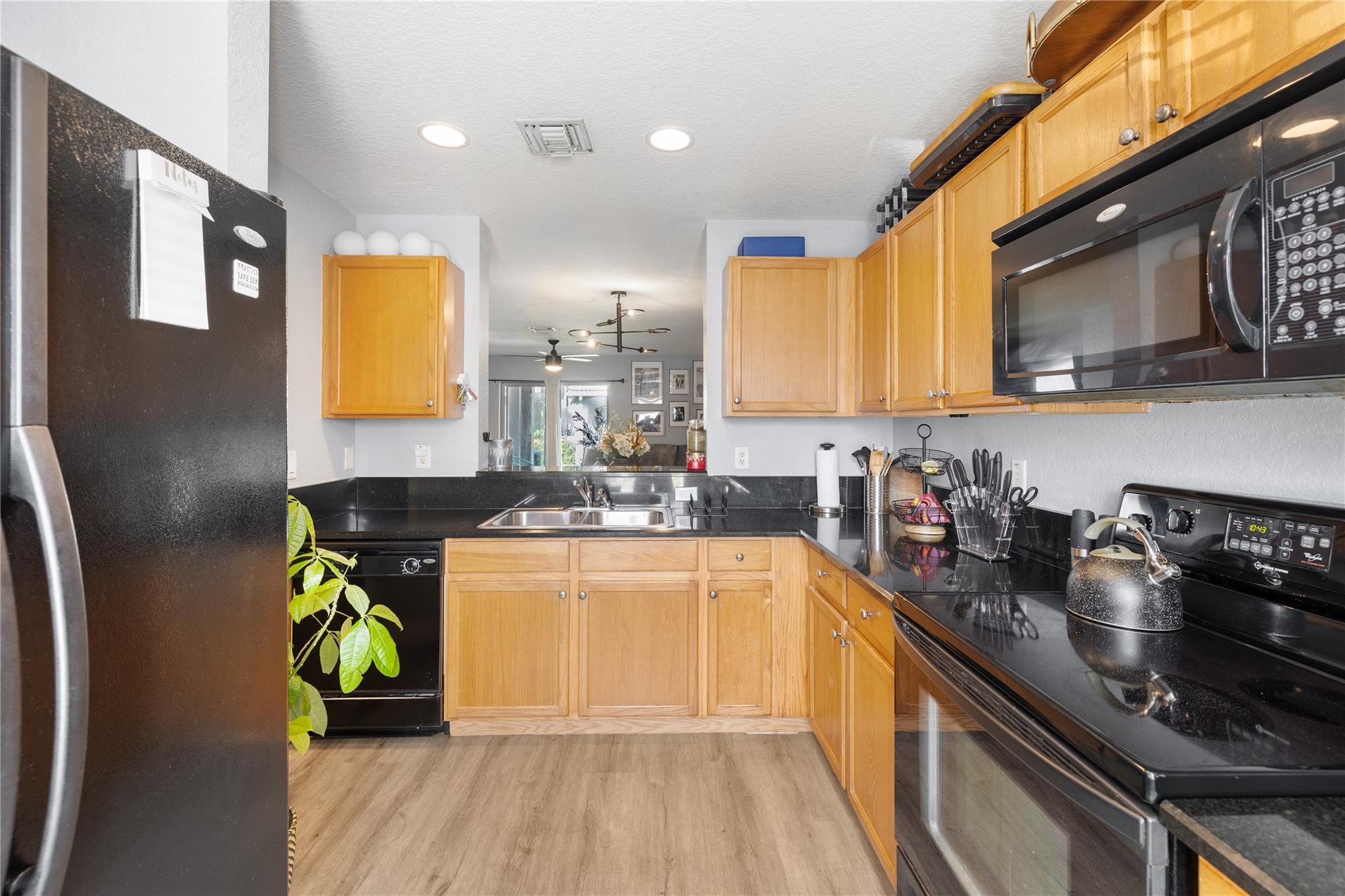 Lyons Indust Park 71-1 B - Residential Lease