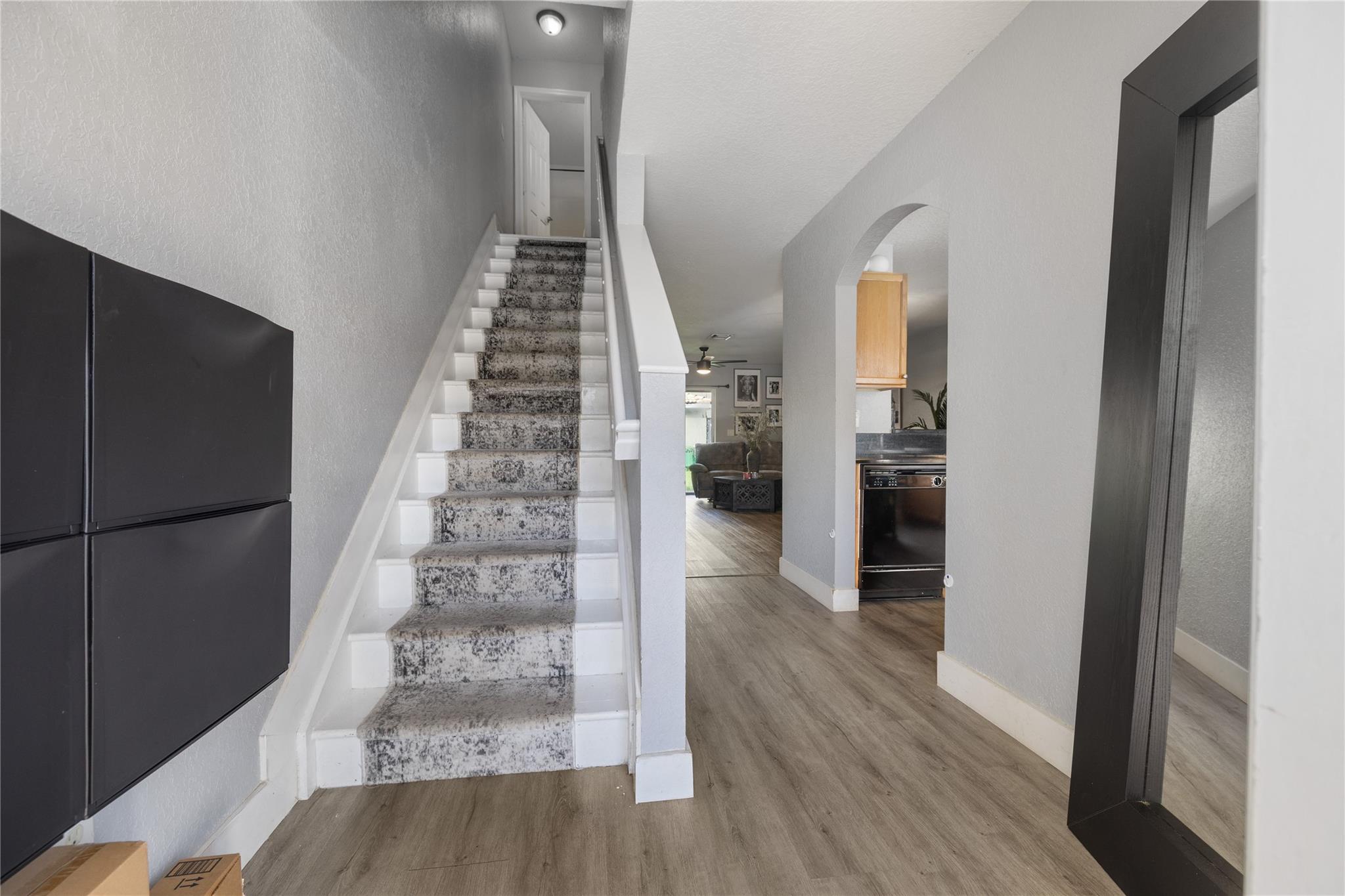 Lyons Indust Park 71-1 B - Residential Lease