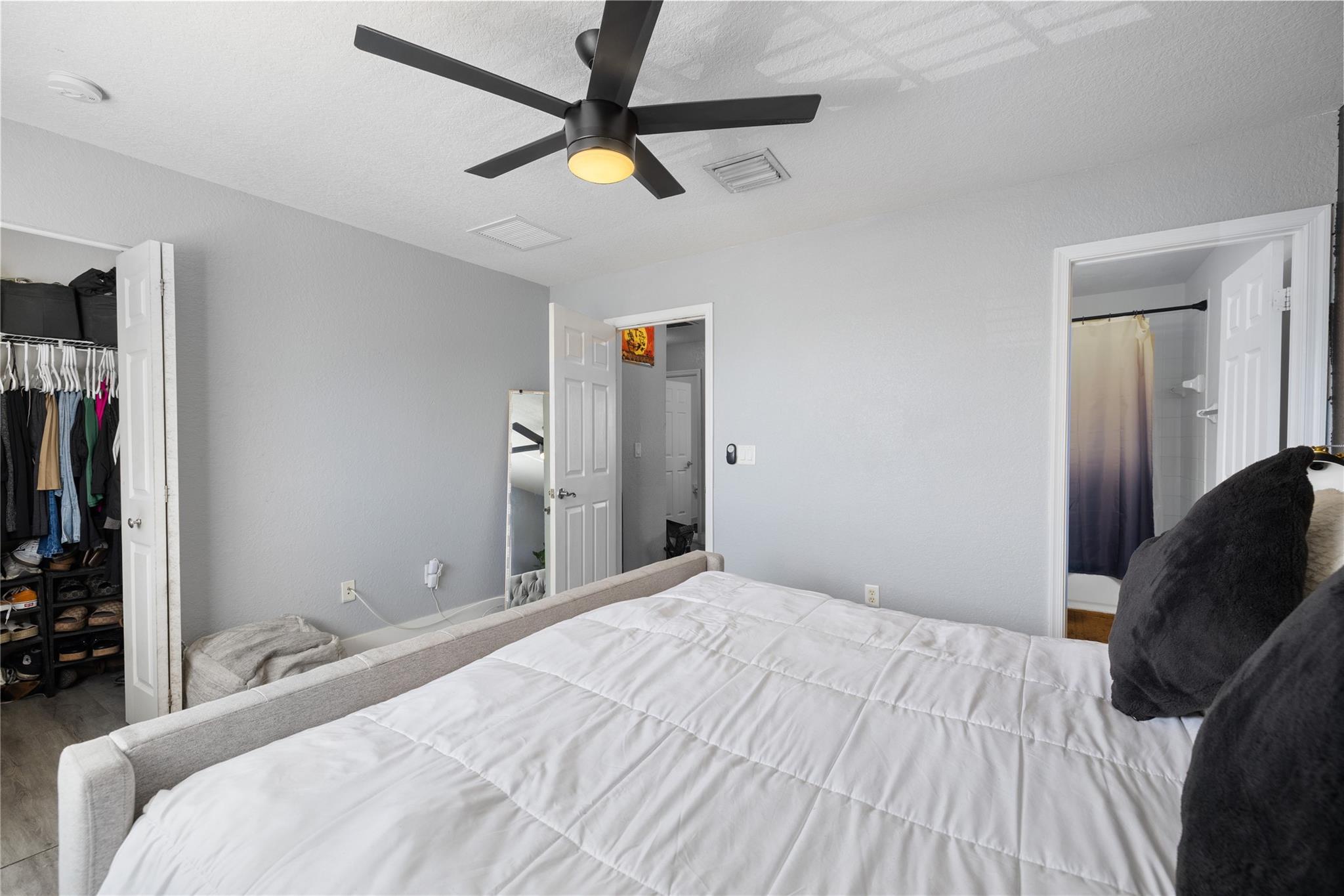 Lyons Indust Park 71-1 B - Residential Lease