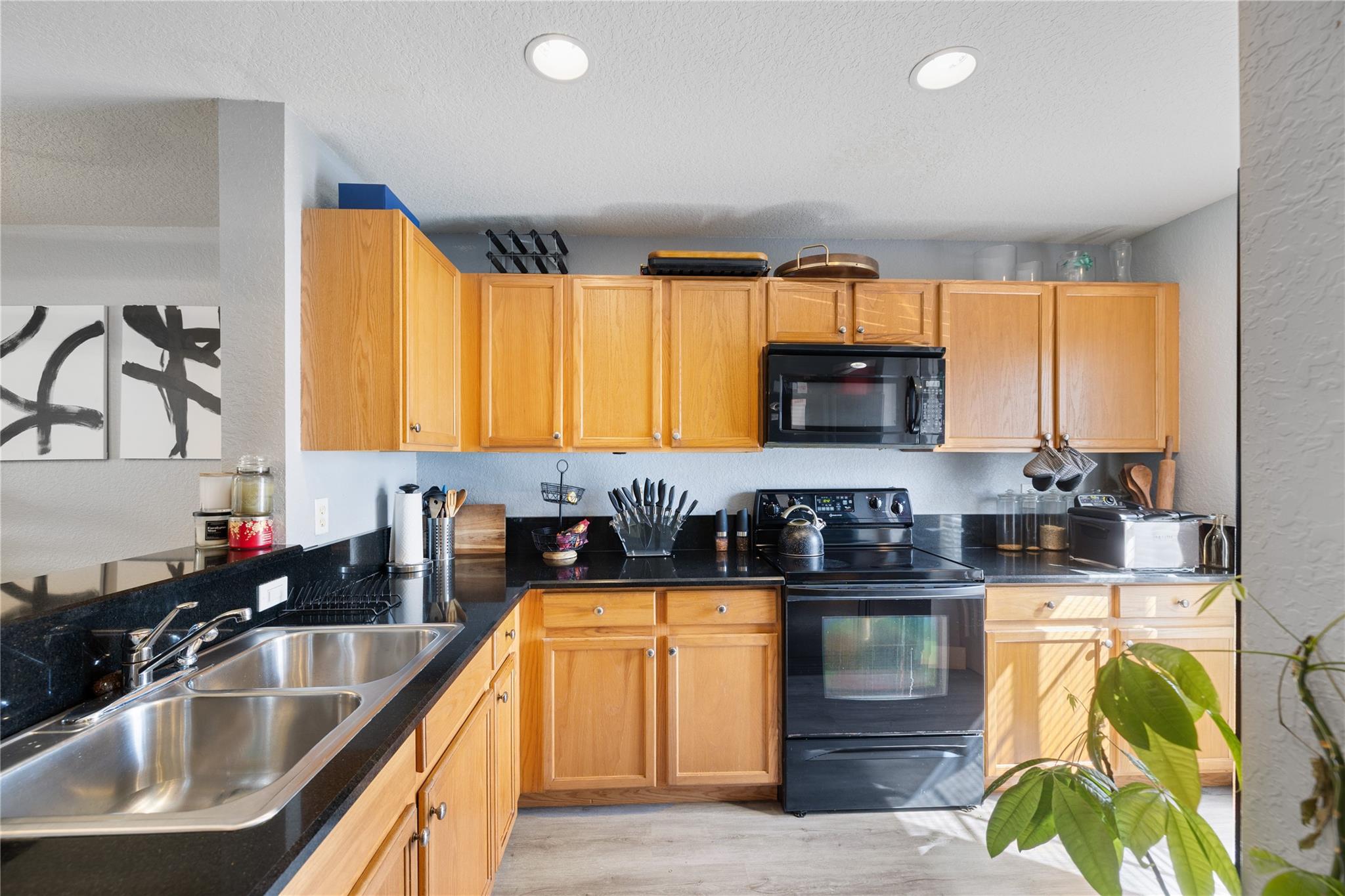 Lyons Indust Park 71-1 B - Residential Lease