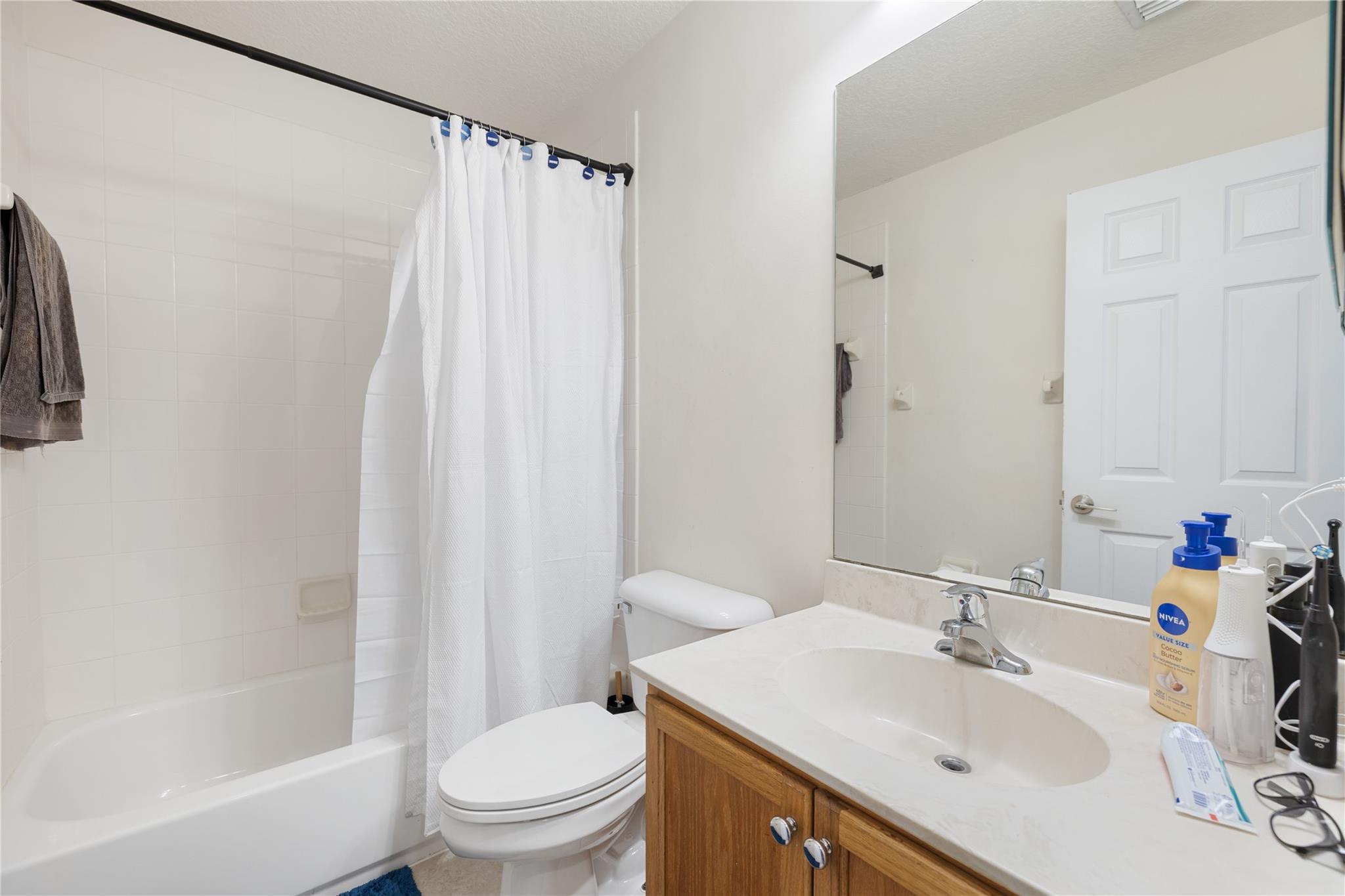 Lyons Indust Park 71-1 B - Residential Lease