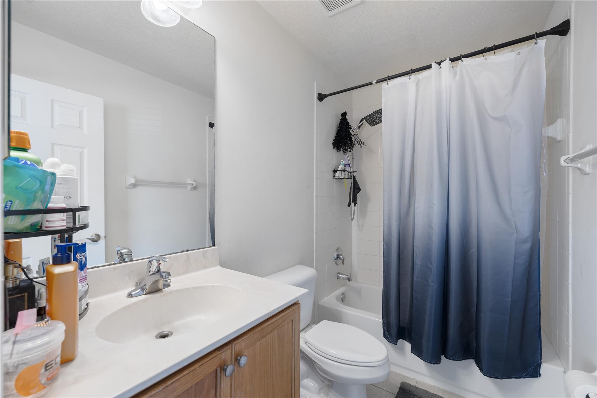 Lyons Indust Park 71-1 B - Residential Lease