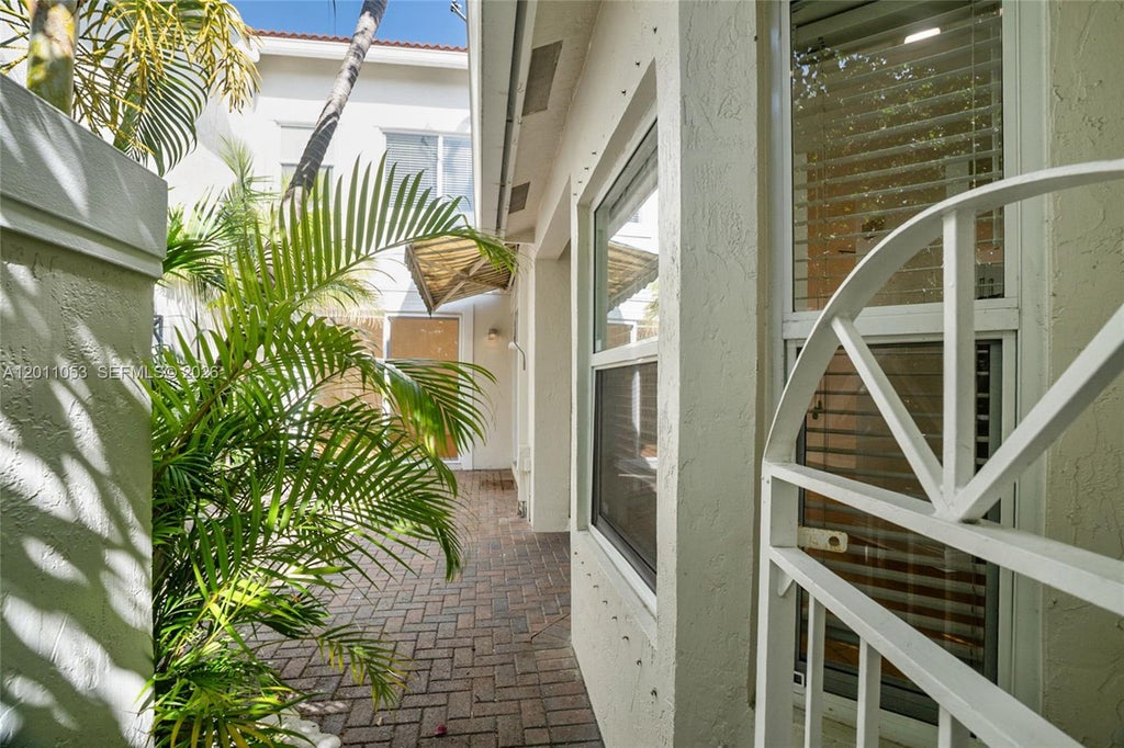 Photo of 1640 Weeping Willow Way #1640, Hollywood, FL 33019 (MLS # A12011053)