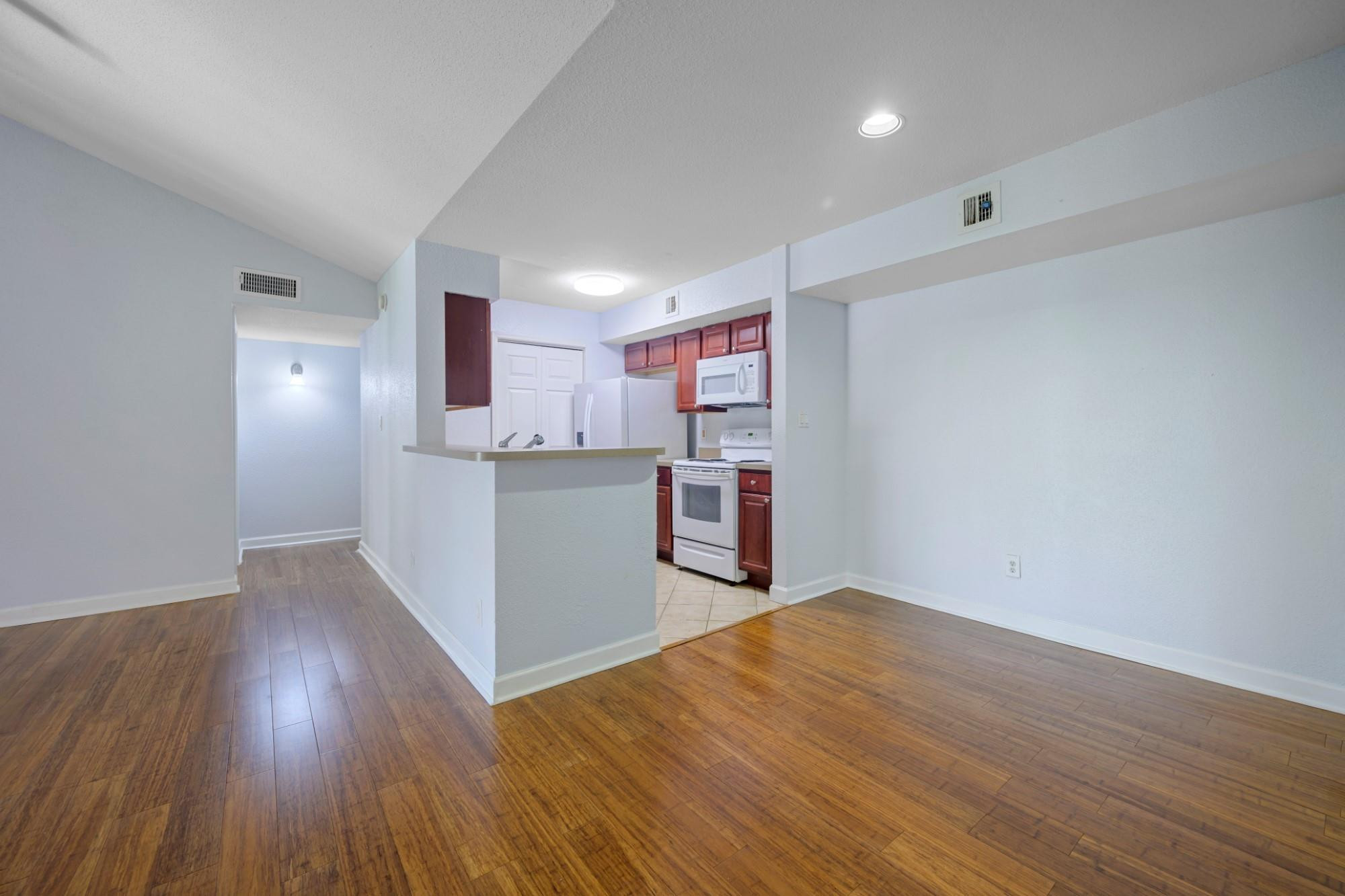 SAVANNAH AT RIVERSIDE CON - Residential Lease