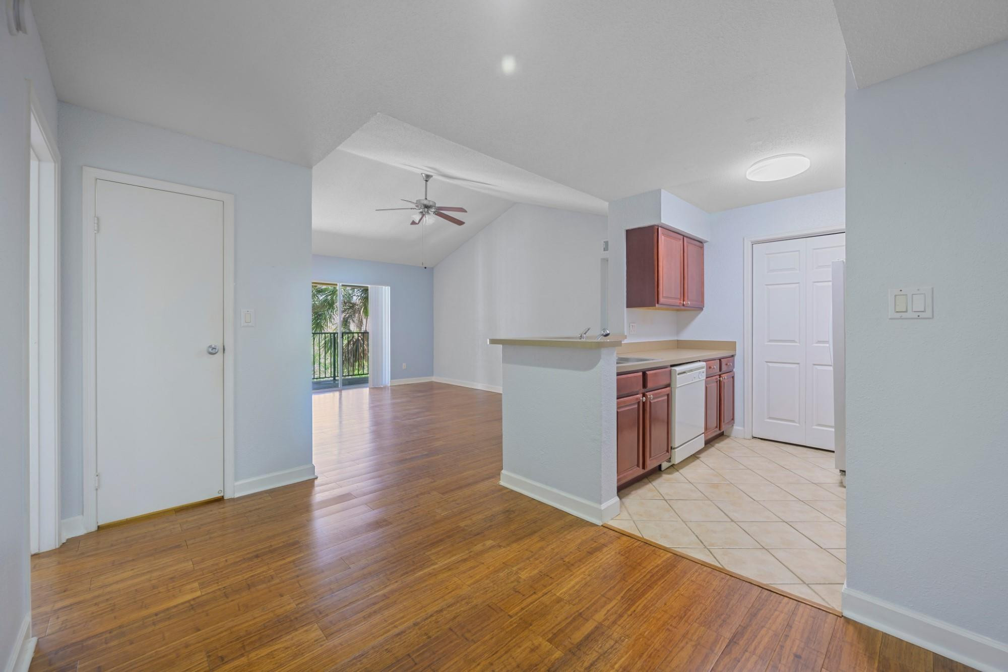 SAVANNAH AT RIVERSIDE CON - Residential Lease